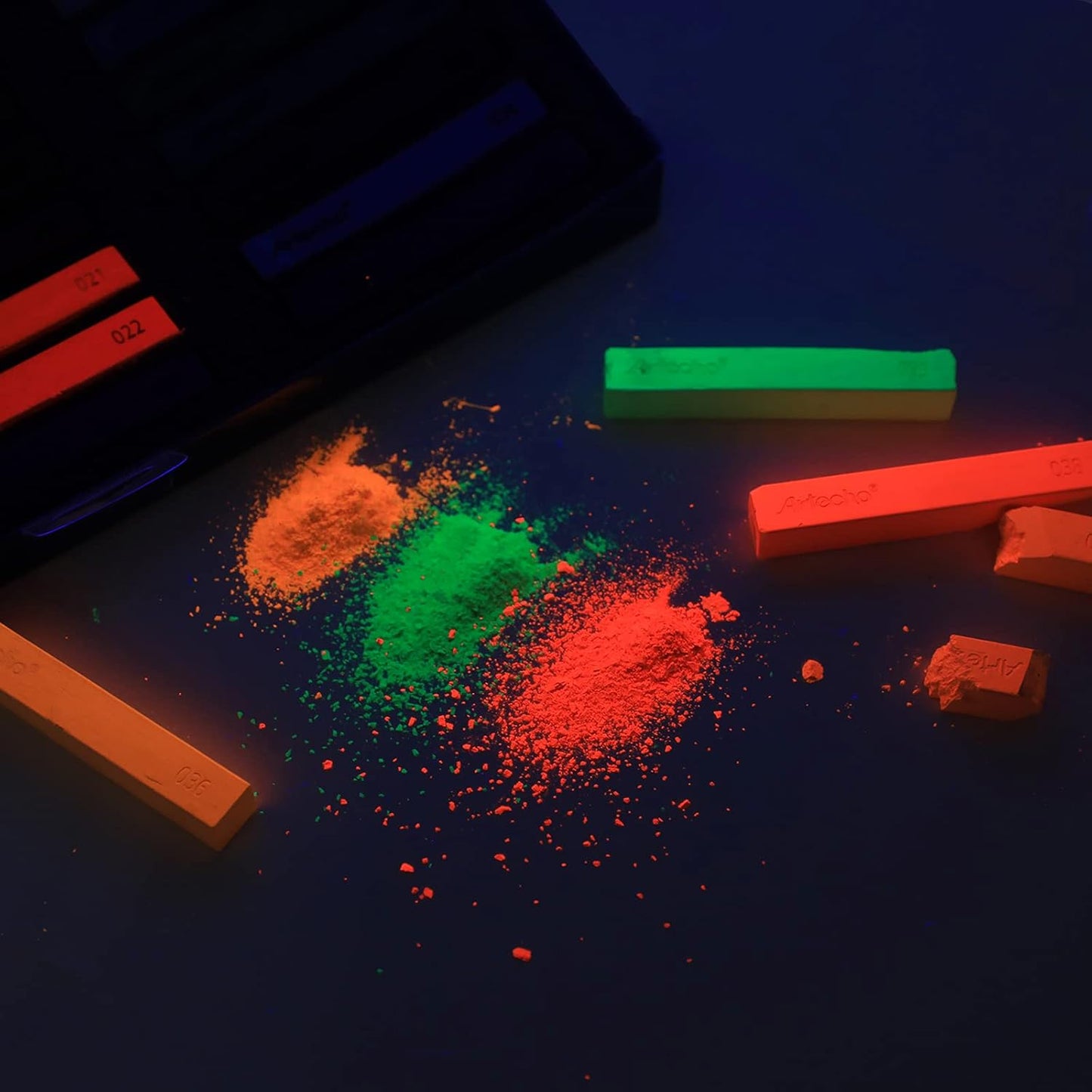 Artecho 48pcs Soft Pastels, 46 Colors Including 4 Fluorescent Colors, Extra Free Black & White, Square Chalk for Drawing, Blending, Layering, Shading, Pastels Art Supplies