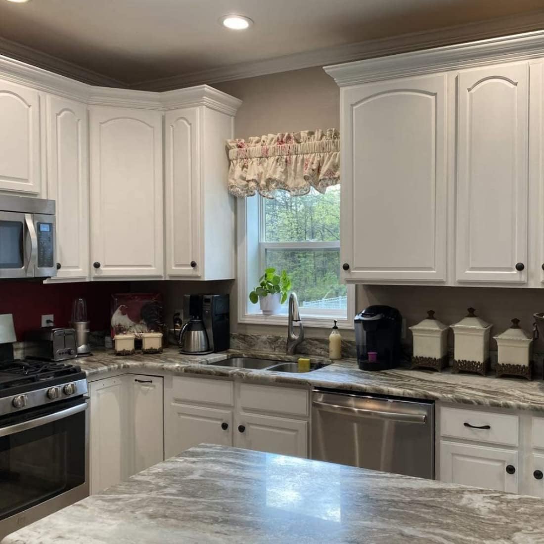 AMY HOWARD AT HOME Chalk-Based One Step Paint for Furniture, Cabinetry, Decor, Finish, and More | No Stripping, Sanding, or Priming | Ultra-Light Base | 16 Ounce | Ballet White