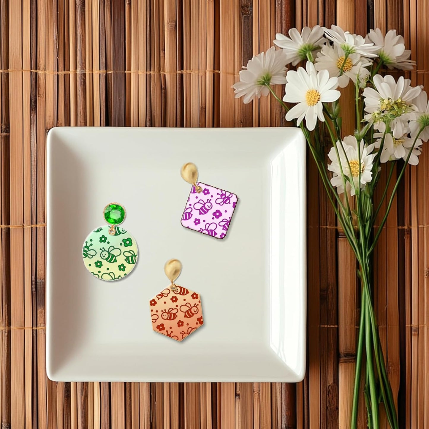 CHGCRAFT Cartoon Bees Pattern Polymer Clay Texture Sheet Seamless Flowers Pattern Silicone Texture Mat for Polymer Clay Making Earrings Jewelry DIY Crafts 5.5 × 5.5 Inch