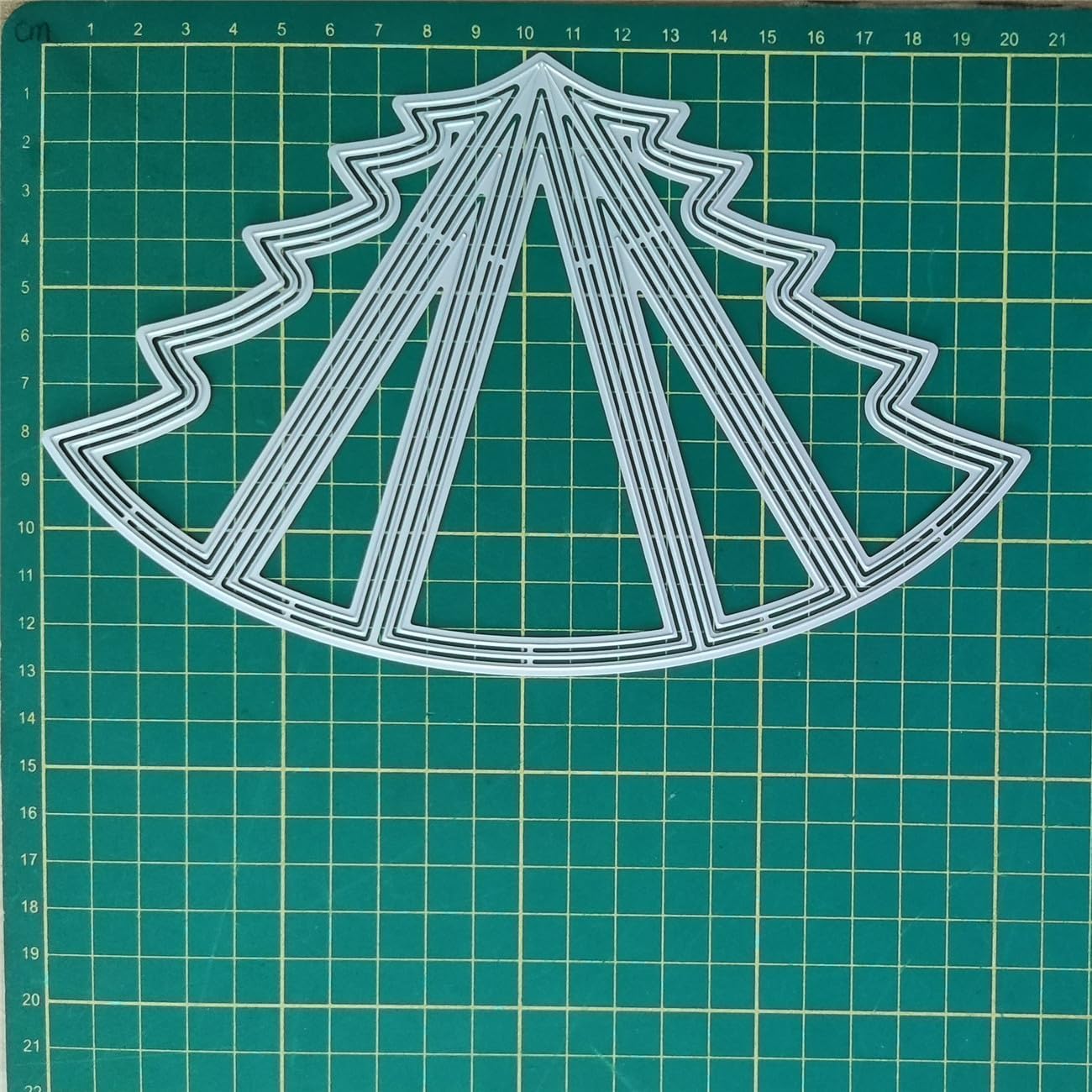 Mvchifay Cutting Dies for Card Making Metal Die-Cuts Scrapbooking Tool Hollow Frame DIY Craft Punch Template Embossing for Paper Album Decor (1-Tree Frame 20.6x13cm)