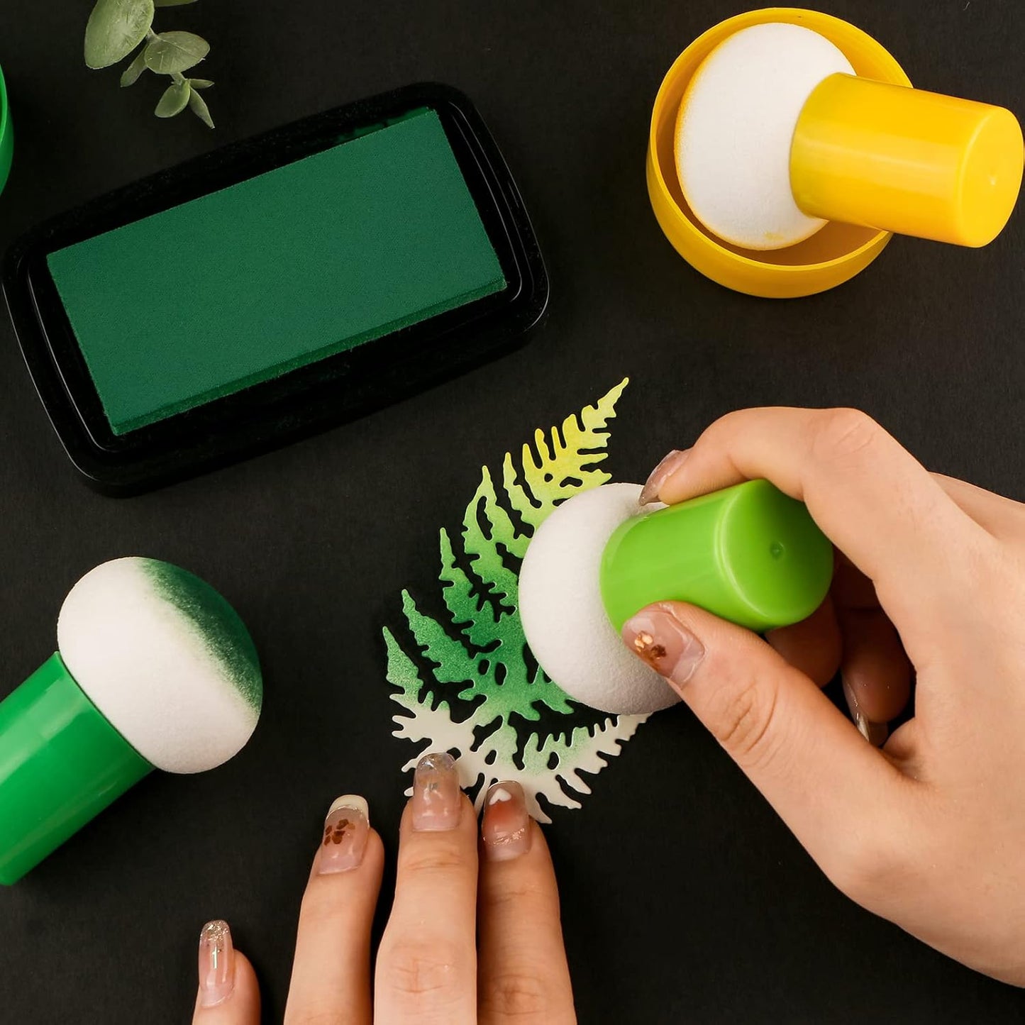 6PCS / Sets Ink Applicator with Storage Cases,Paper Pouncers for Direct Ink Application On Crafts Projects Easily,Inking Sponge for Stamp Ink Distressing, Blending Card Making Crafting Tools