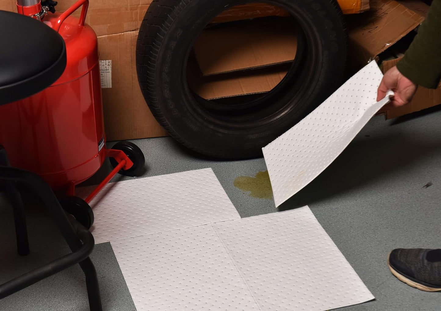 A A IN Oil-Only Absorbent Mat Pads, 100 Pack Oil Spill Pads, 20" x 15" White Absorbent Pads for Spill Control