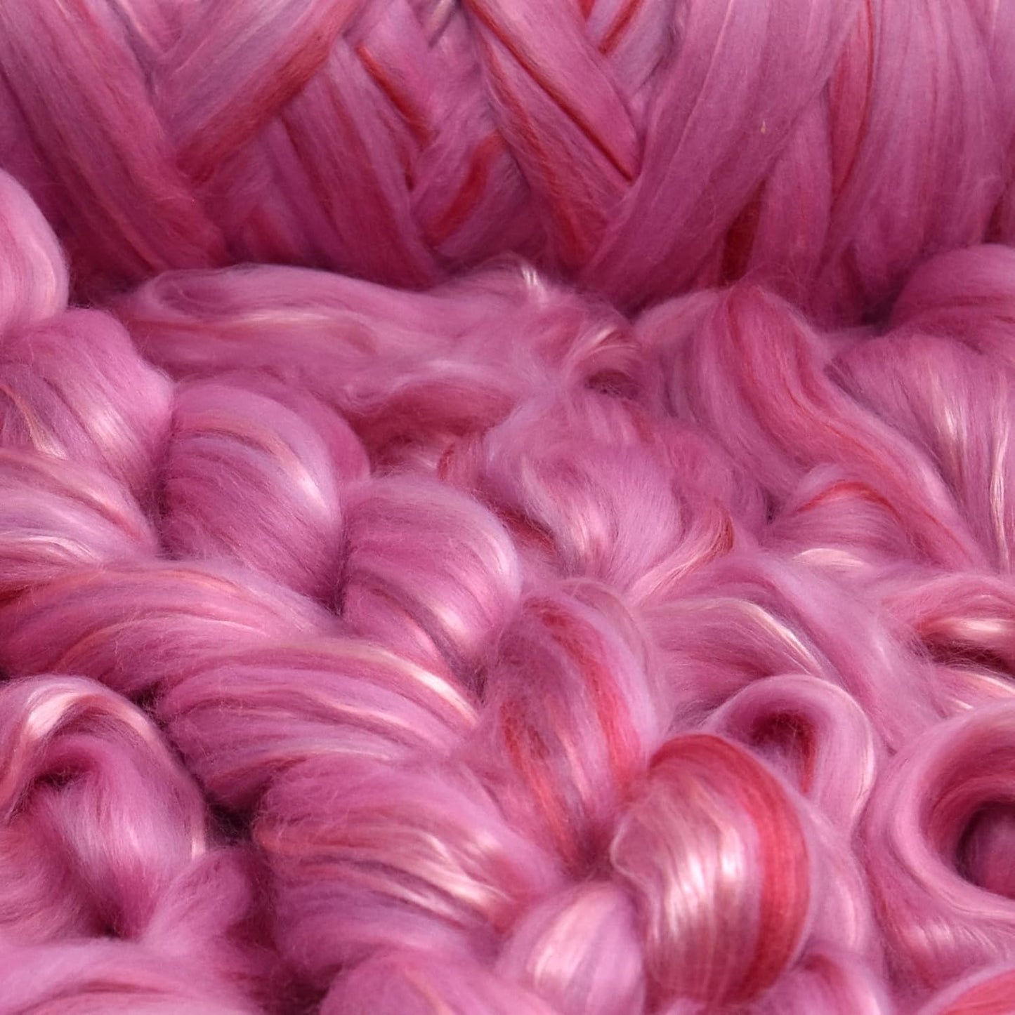 Merino Silk Luxe Tonal Designer Blend. Superfine Merino, Mulberry Silk, Tussah Silk. Top Roving for Spinning or Felting. Pink Petal 4oz