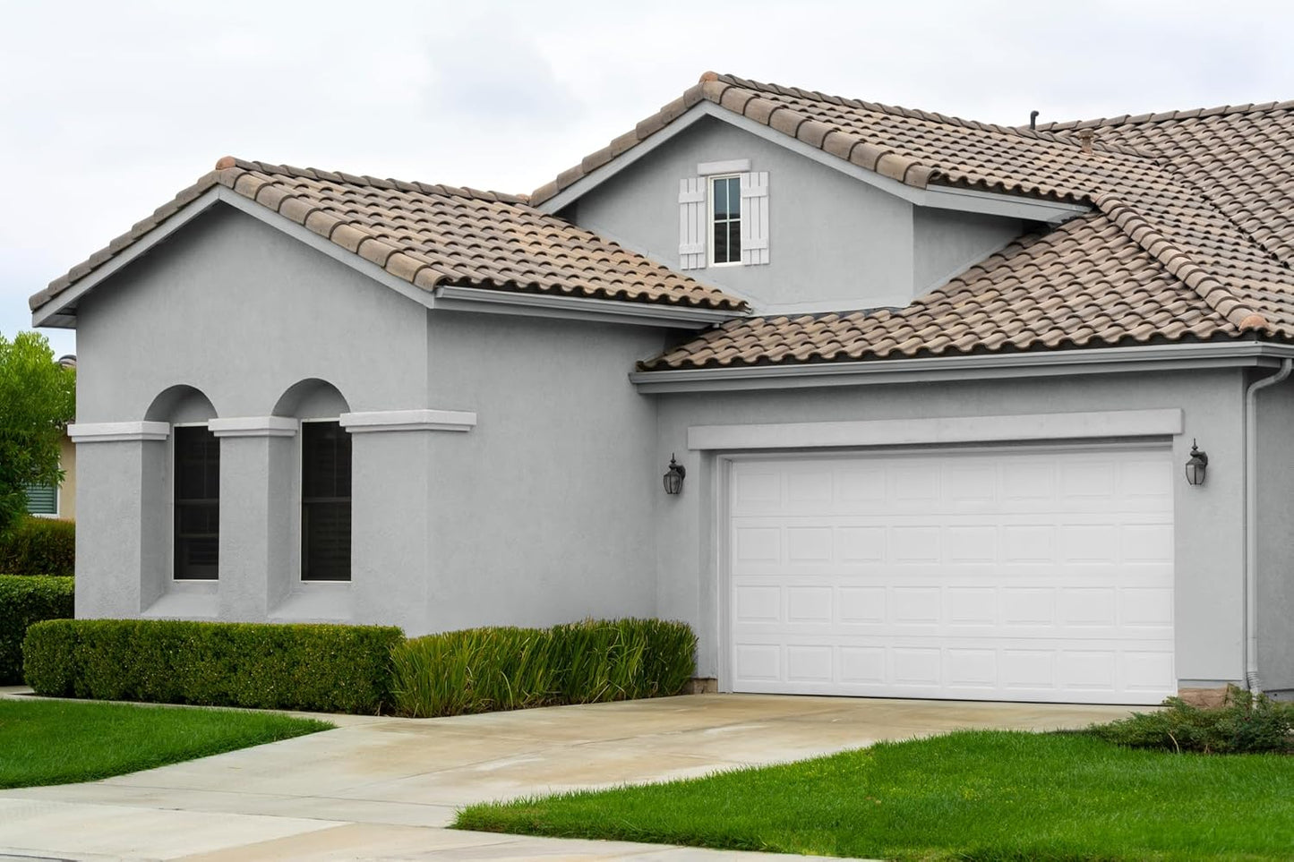 EVOLVE Paint & Primer: Environment-friendly, Low Sheen with One-coat Coverage for Interior & Exterior surfaces Silver Gray, 5-Gallon