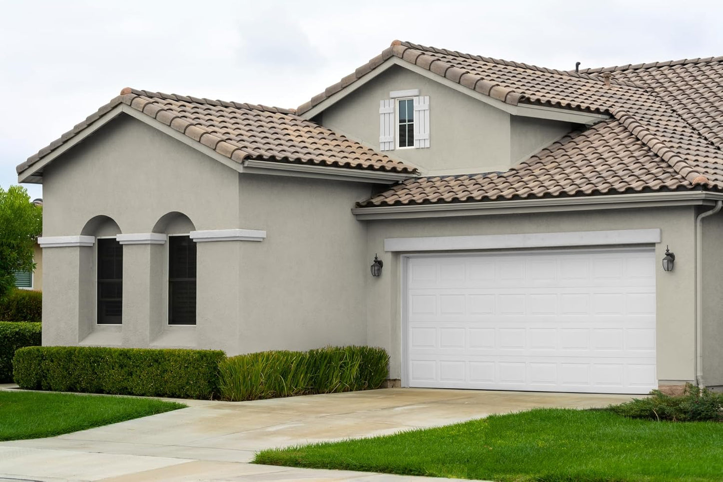 EVOLVE Paint & Primer: Environment-friendly, Eggshell with One-coat Coverage for Interior & Exterior surfaces (Warm Gray, 5-Gallon)