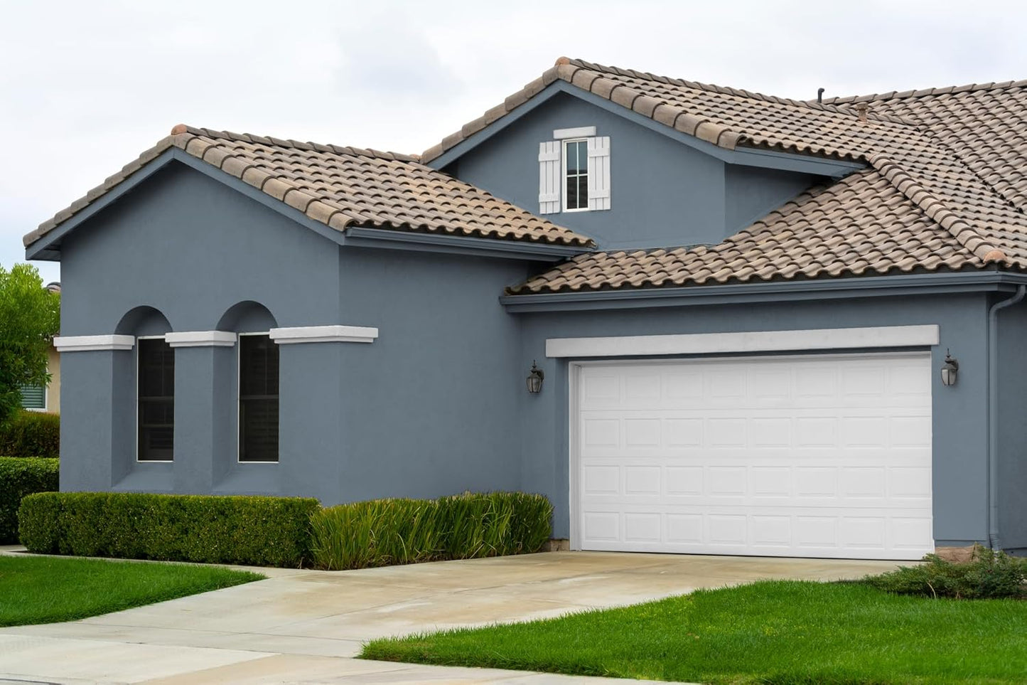 EVOLVE Paint & Primer: Environment-friendly, Low Sheen with One-coat Coverage for Interior & Exterior surfaces (Slate Blue, 5-Gallon)