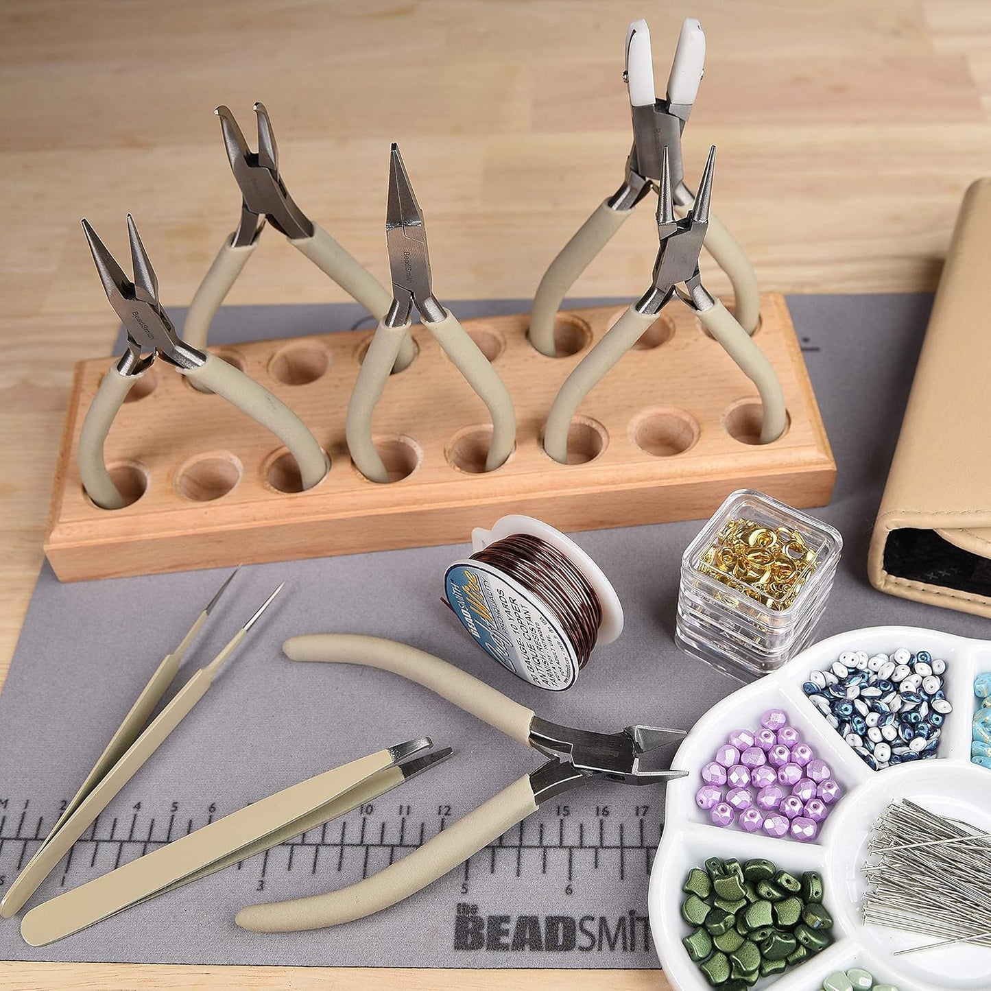 The Beadsmith Fashion Color Pliers – Set of 8 Slimline Color-Coordinated Tools – Matching Clutch in Beige – Jewelry Making Supply Kit to Create Necklaces, Bracelets, Earrings & More