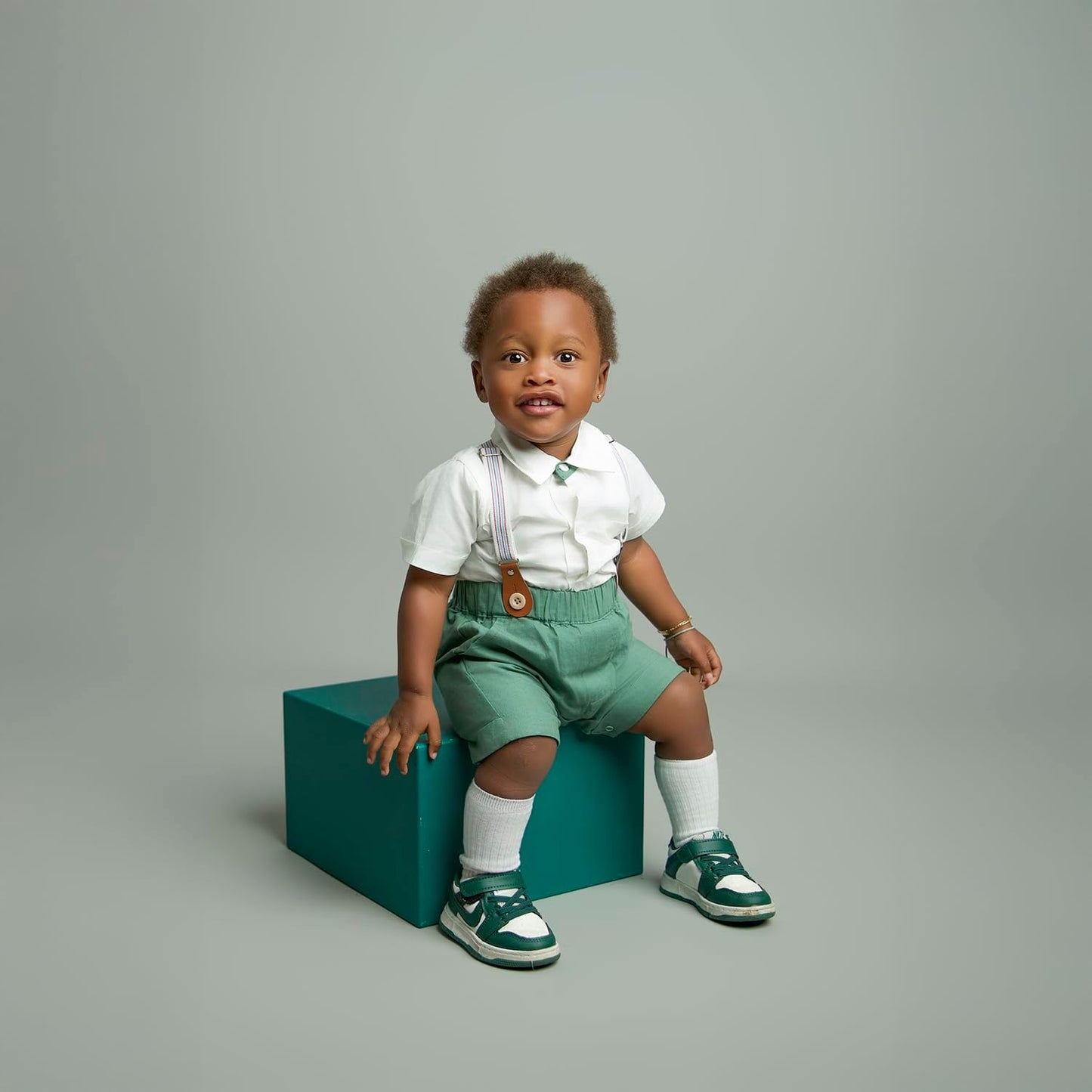 Kate Seamless Paper Backdrop for Photography Light Gray Photo Backdrop Paper (106.8''x32.8' Pursuit Grey)