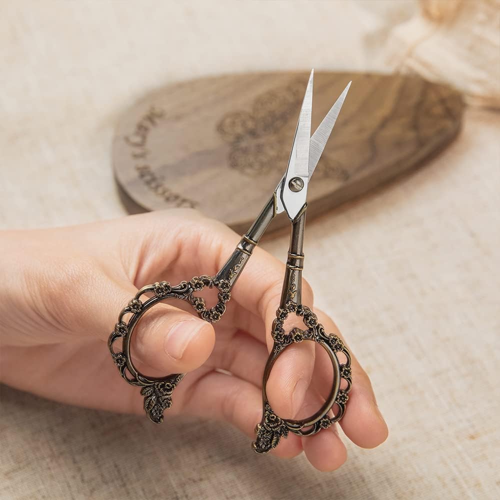 Vintage European Scissor With Customize Case Stainless Steel Personalized Engraved Name Scissor Wood Box for Cross Stitch Cutting Embroidery Sewing Handcraft Craft Art Work DIY Tool Needlework