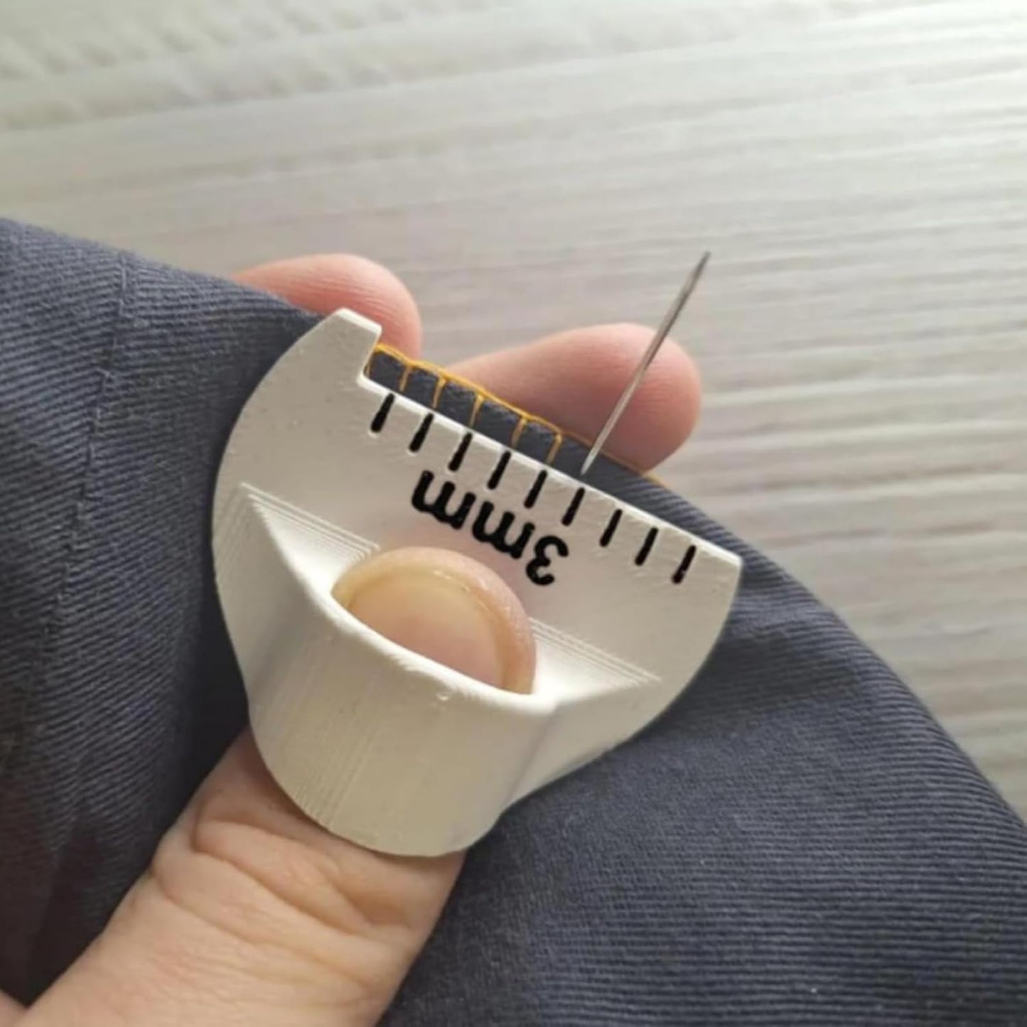 Sewing Finger Ruler for Even Stitches, Magnetic Seam Guide Sewing Kit Supplies Non-Slip Template Mini Measuring Gauge 4mm 3mm 2mm, Quilting Templates Precision Sewing DIY Handmade Sewing Tool (White)