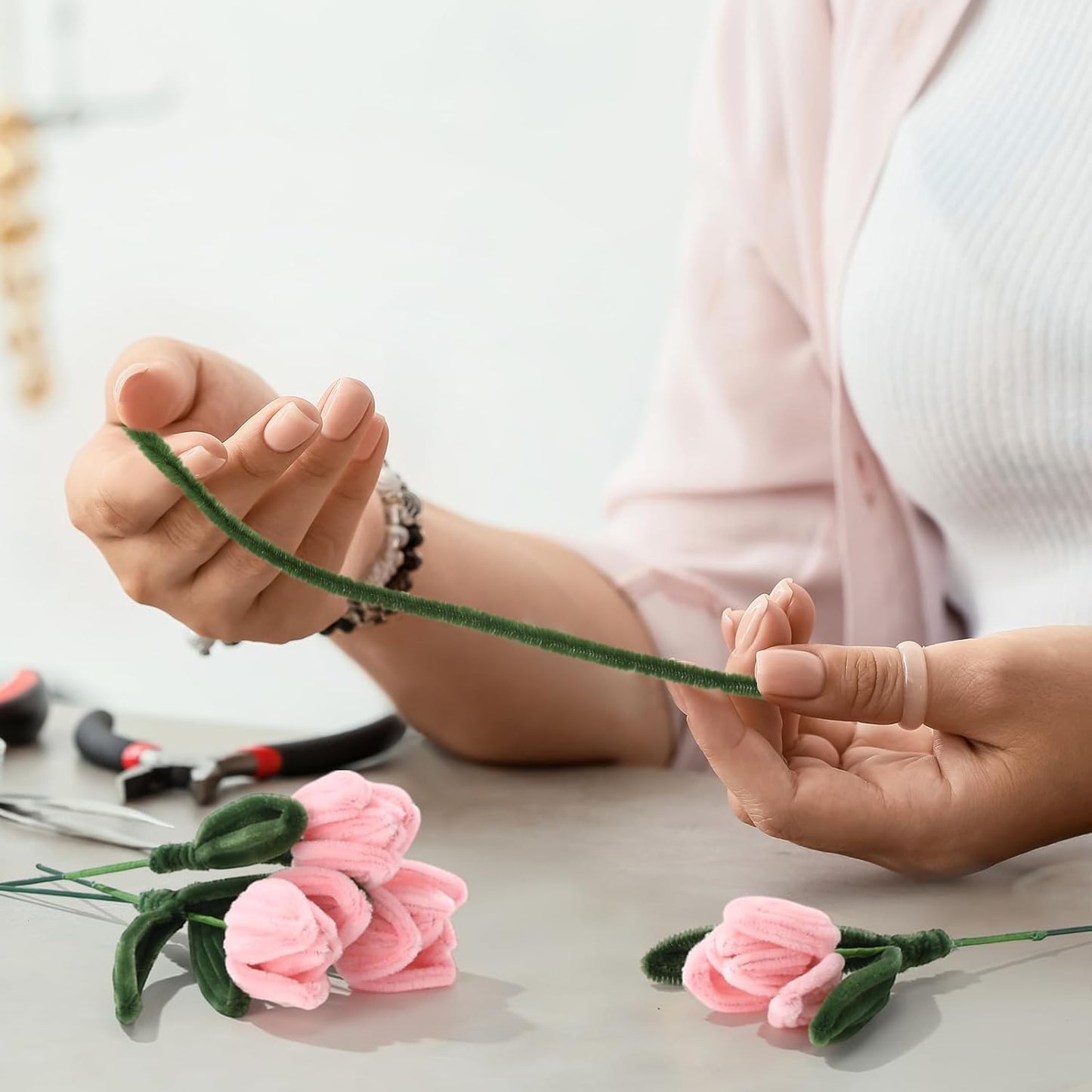 DaisyInner 700 Pcs Halloween Fall Pipe Cleaners Craft Bulk Pastel Chenille Stems Flower DIY Gradient Colored Fluffy for School Classroom Thanksgiving Christmas Party Supplies(Pink,Green)