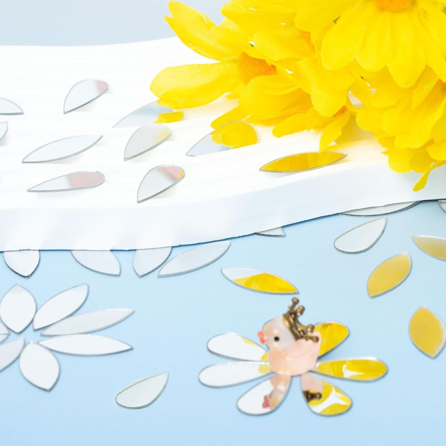 DARENYI 300Pcs Leaf Shape Craft Mirrors Mosaic Tiles Self-Adhesive Mini Leaves Petal Shape Mirror Stickers Mosaic Pieces for DIY Crafts, Art Projects and Home Décor