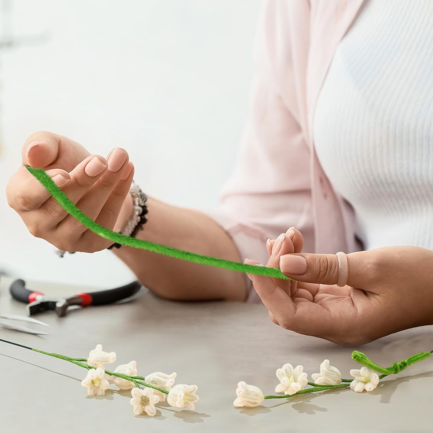 DaisyInner 700 Pcs Halloween Fall Pipe Cleaners Craft Bulk Pastel Chenille Stems Flower DIY Gradient Colored Fluffy for School Classroom Thanksgiving Christmas Party Supplies(White,Green)