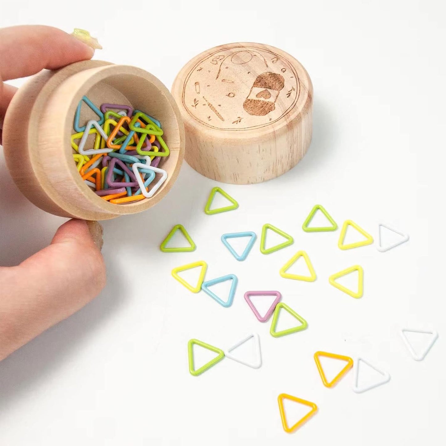 Hilsayum 60PCS Metal Stitch Markers Triangle-Shaped Ring Crochet Markers with Wooden Storage Box Knitting Tool for Sewing Weaving (Multicolored)
