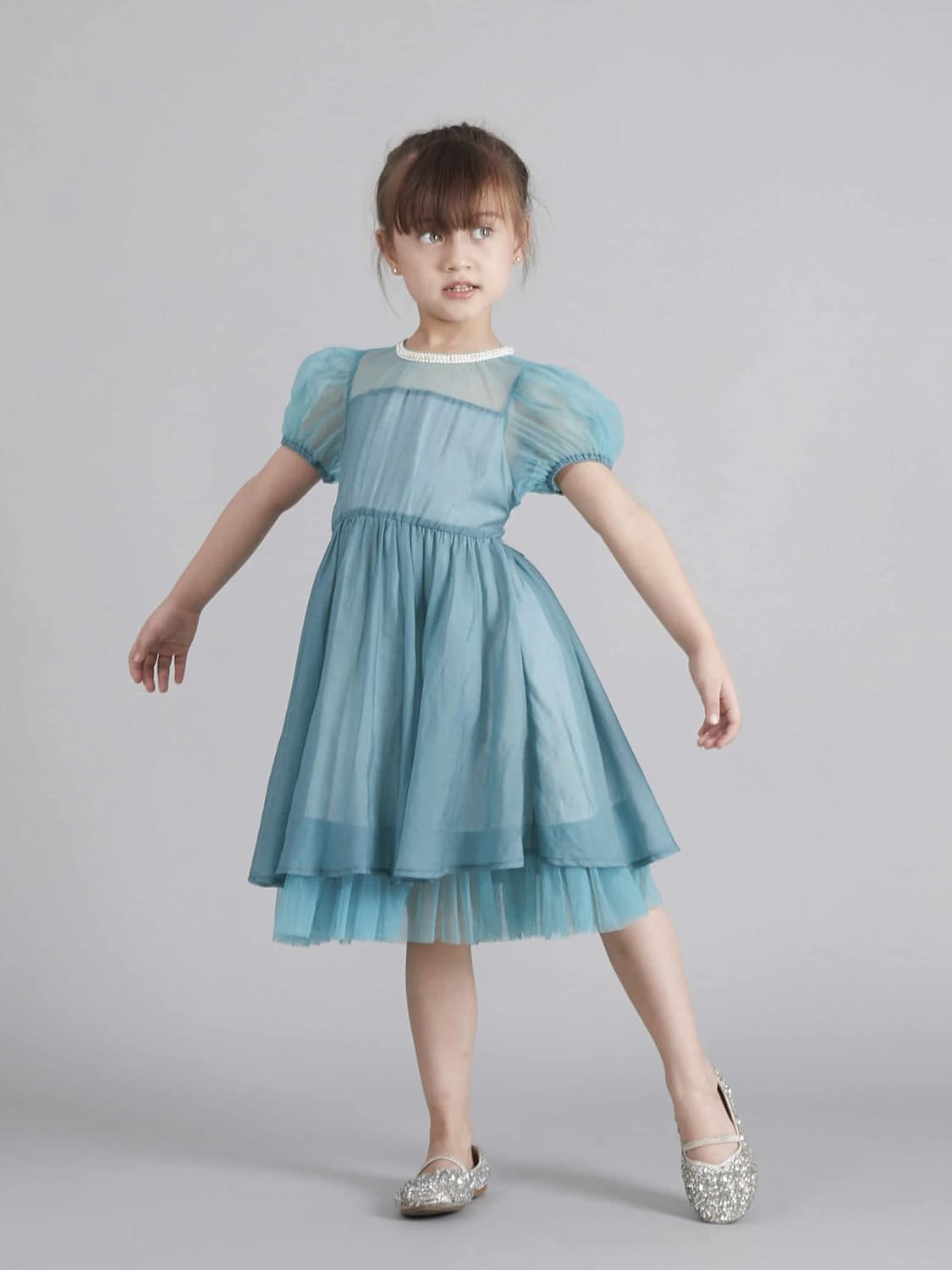 Seamless Photography Background Paper Roll, Grey Photo Paper Backdrop for Photography, Video and Streaming (82''x16' Pursuit Grey)