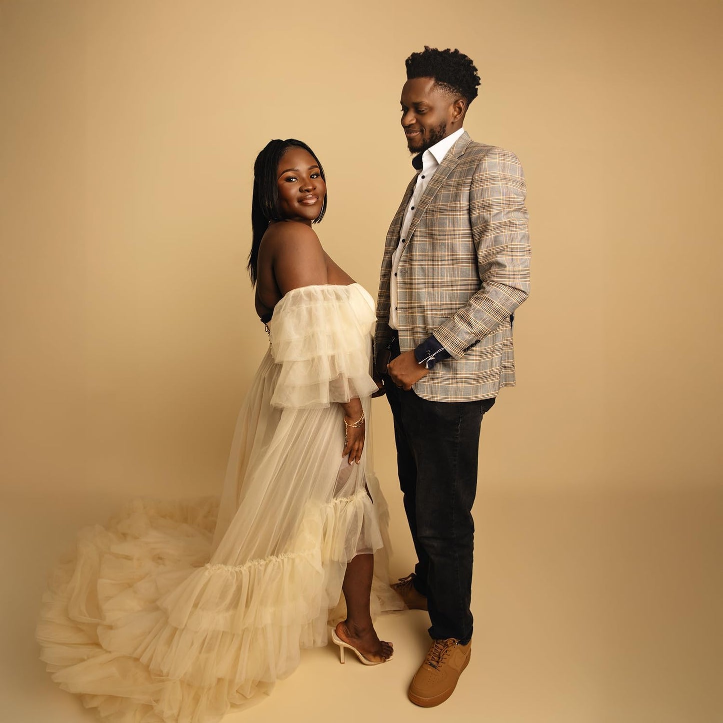 Kate Seamless Paper Backdrop Beige Cream Paper Backdrop for Photoshoot (86''x32.8' Ivorine)