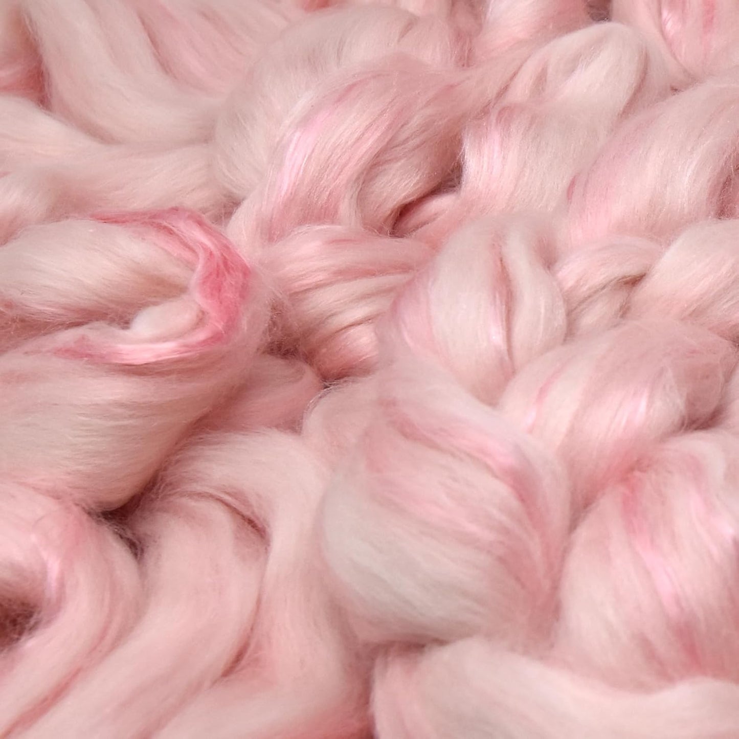 Merino Silk Luxe Tonal Designer Blend. Superfine Merino, Mulberry Silk, Tussah Silk. Top Roving for Spinning or Felting. Fleur de Rose 1oz
