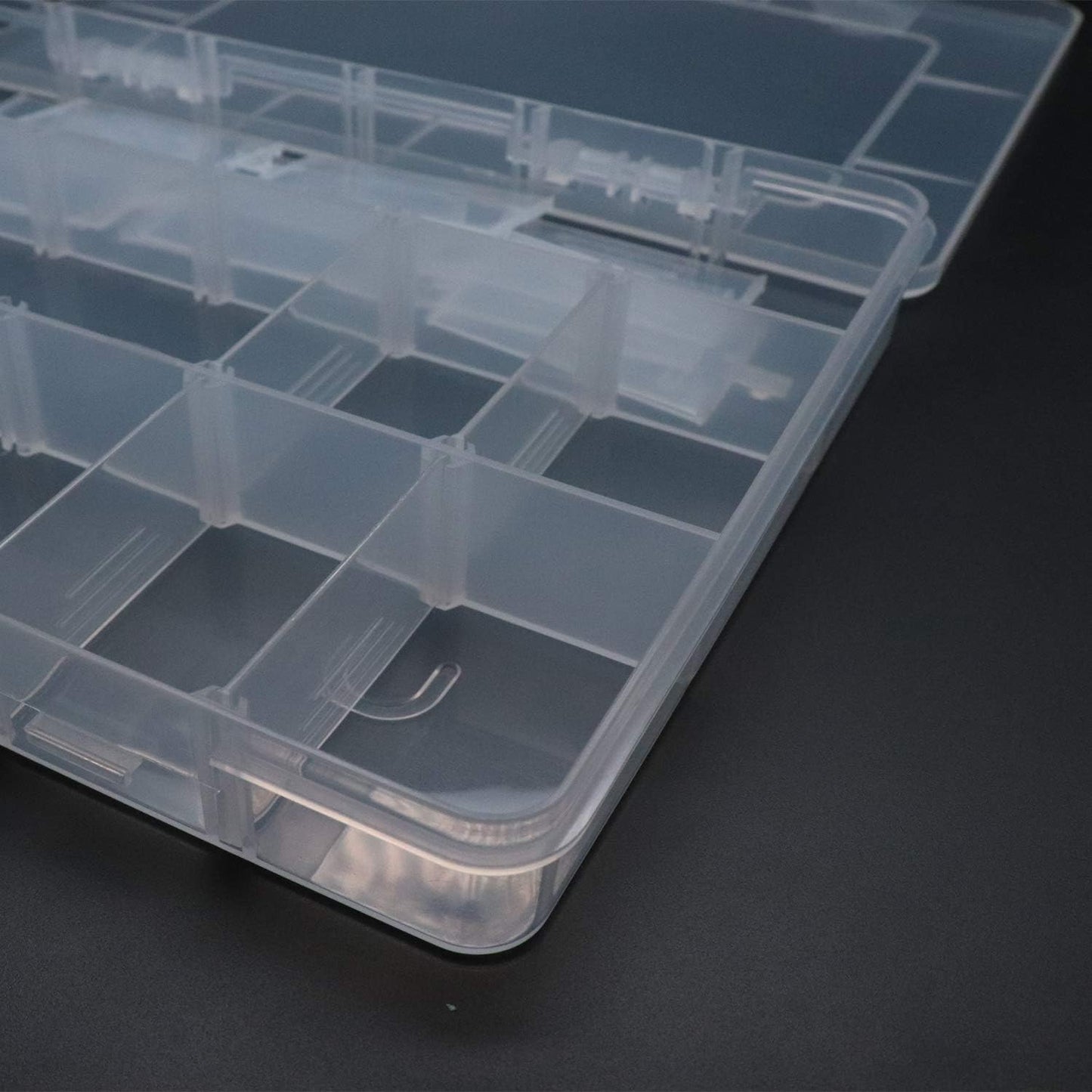 Xiaoyztan Clear Plastic Organizer, 18 Grids with Adjustable Dividers, Jewelry Box Bead Storage Container for Small Parts, Fishing Tackle, DIY Crafts, and Earrings, Overall 7.9 x 5.7 x 1.1 inch