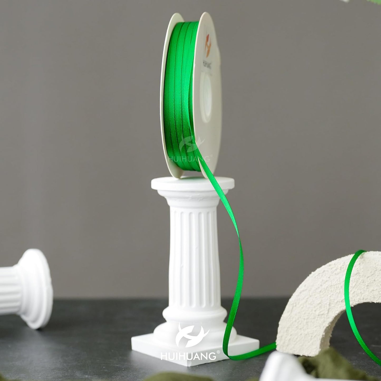 HUIHUANG Thin Green Satin Ribbon - 1/8 inch x 100 Yards Roll for Crafts, Gift Tags, Party Decoration Cards (Emerald)