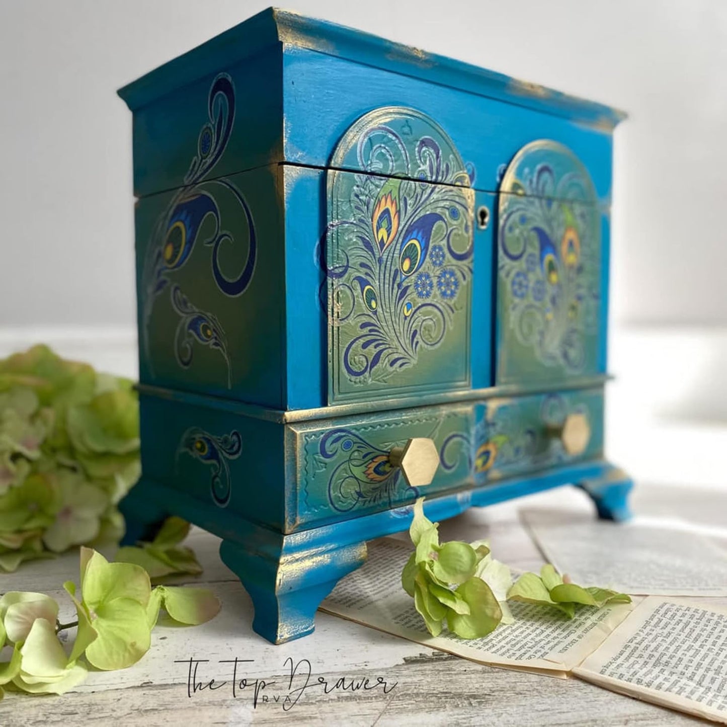 Dixie Belle Paint Company Chalk Finish Furniture Paint - Peacock (16oz) - Matte True Teal Chic Chalk Mineral DIY Furniture Paint