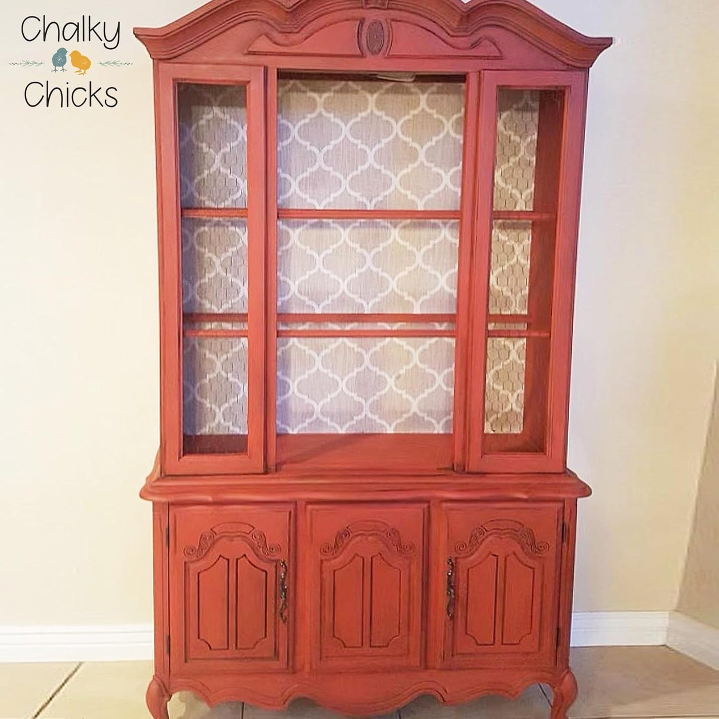 Chalky Chicks All-in-One Chalk Paint for Furniture or Cabinet - 32Fl Oz - Matte Finish Emmy's Red (Orange Red) for Metal, Wood Furniture Paint - No Sanding All-in-One for Home Decor & Crafts, USA Made