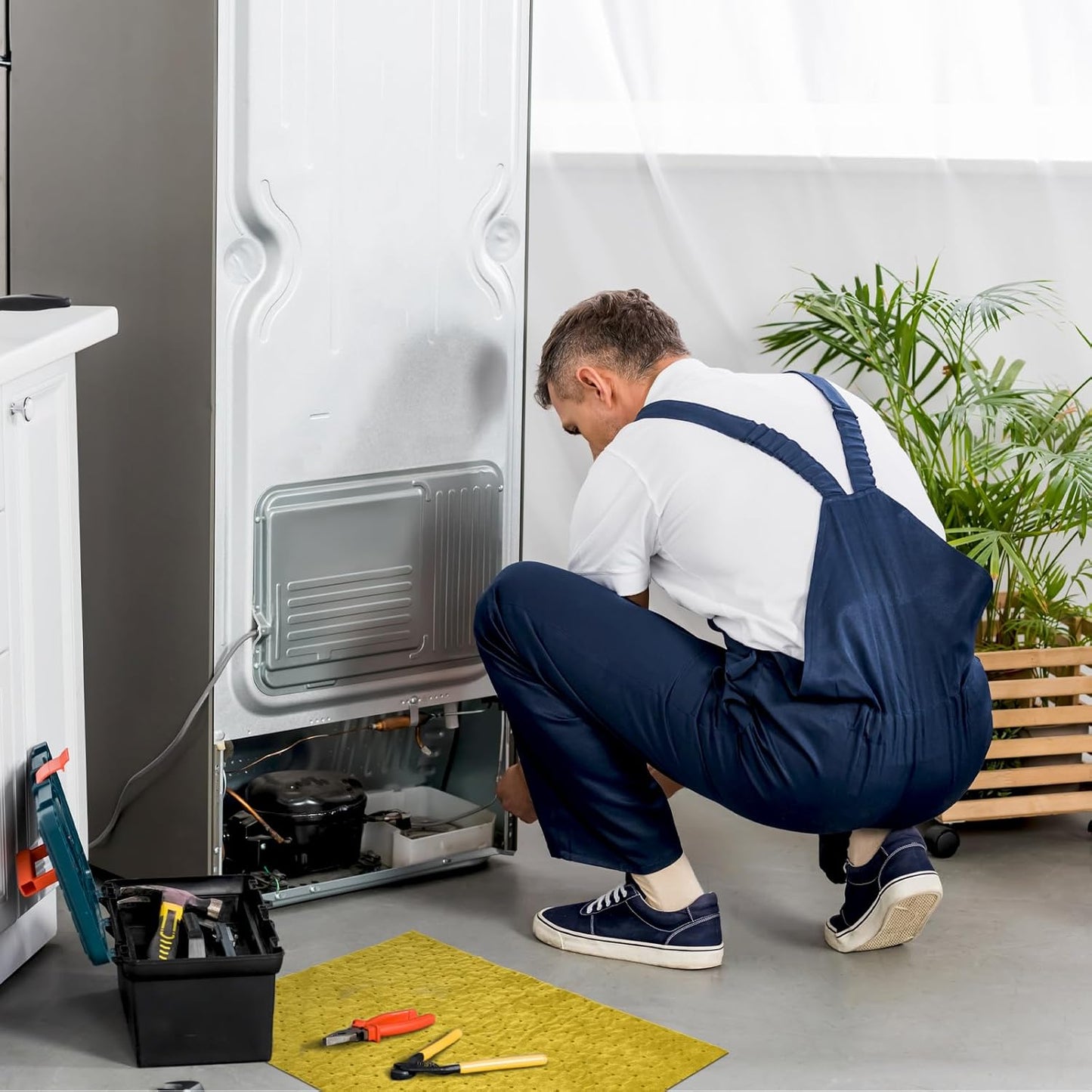 Hoolerry 100 Pcs Oil Absorbent Pads Weight Dimpled Pad Garage Accessories Water Absorbent Mat Oil Spill Mat for Absorbing Protecting Home Garage Basement (9.8 x 13 Inch,Yellow)