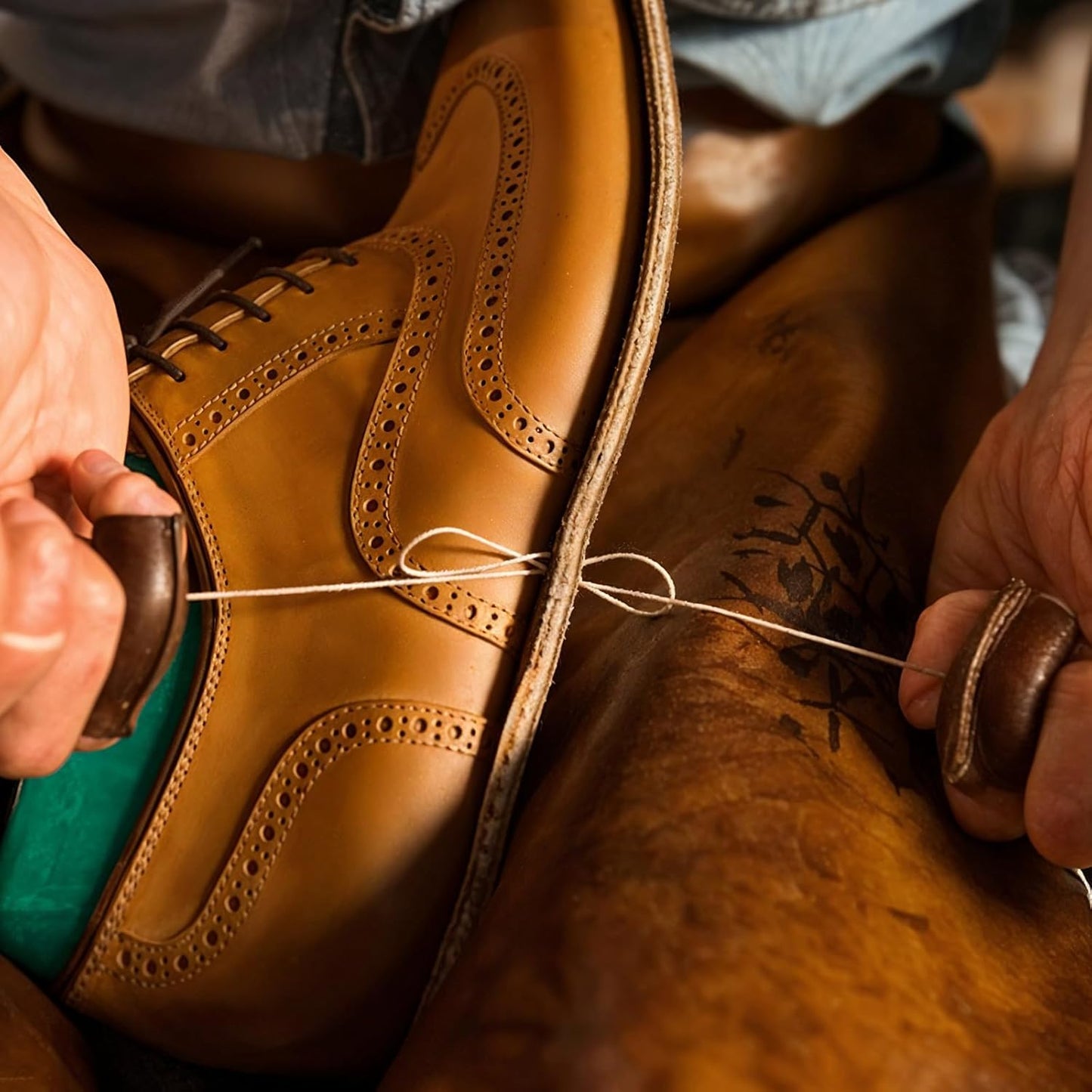 Waxed Linen Thread, 285 Yards 0.8MM 150D Polyester Leather Sewing Waxed Thread for Leather Craft, Bookbinding, Shoe Repair, DIY Projects