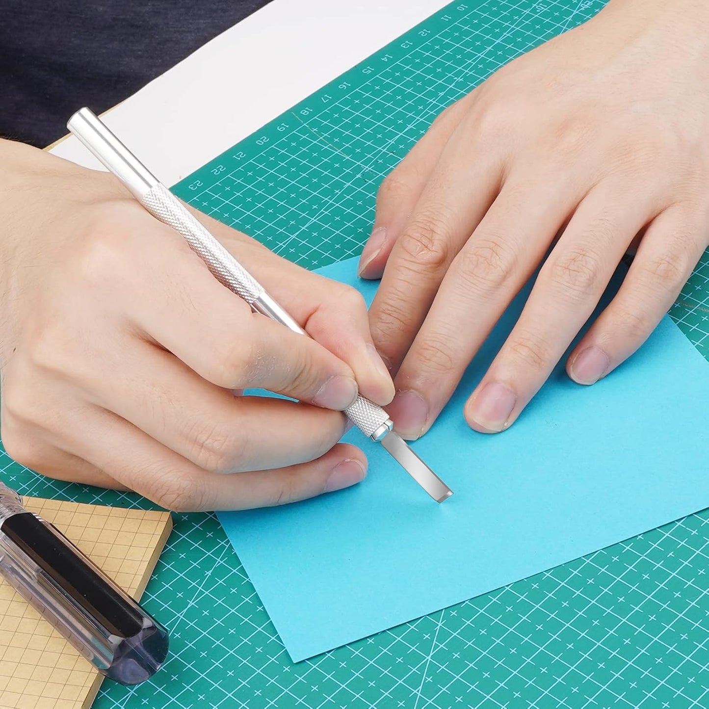 DIYSELF 150-Piece Hobby Craft Knife Blades, #17 Exacto Knife Blades, Hobby Knife Replacement Blade with Storage Case, Sharp Art Knives Blade Refills Perfect for Cutting（#17）