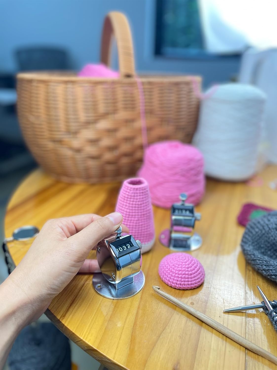 YOJOB Stitch Counters for Knitting and Crocheting, Metal Knitting Row Counter, Hand Tally Clicker Counter (1 Pack)