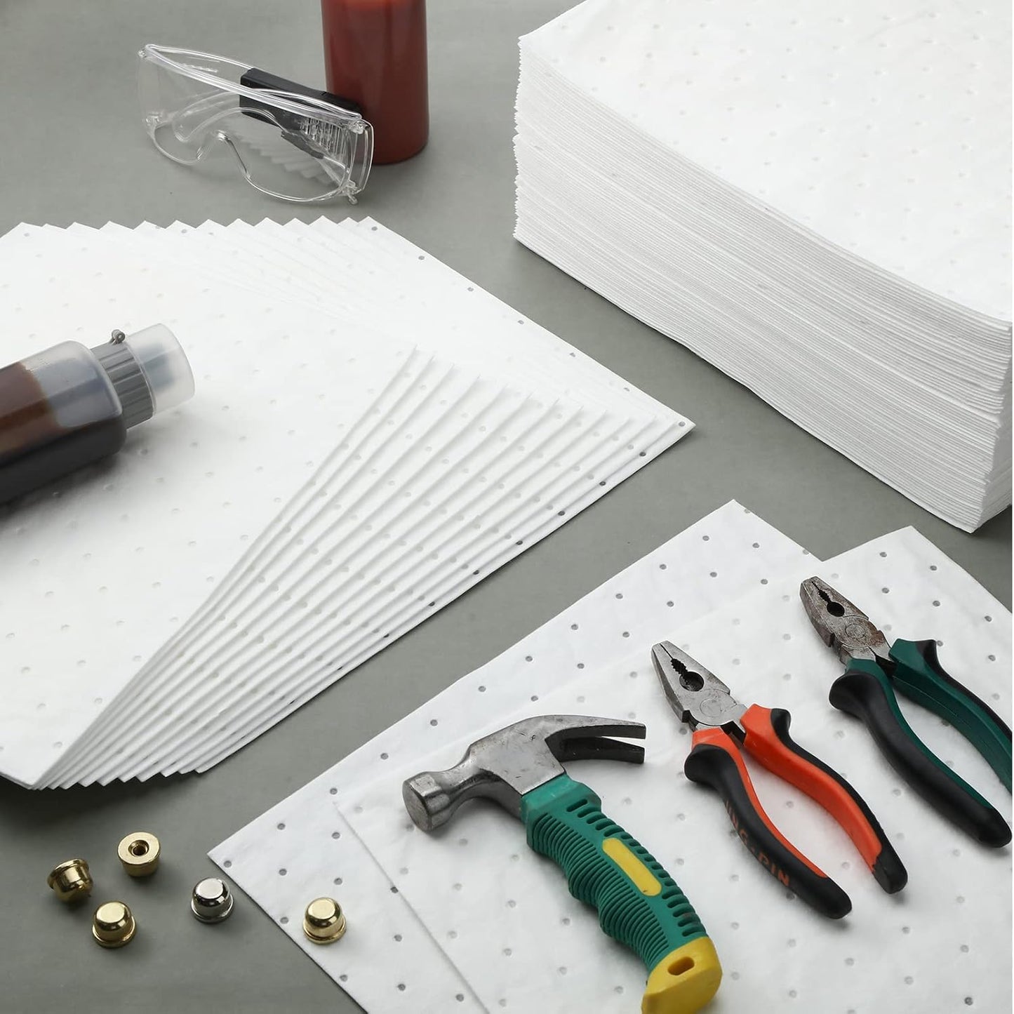 Hoolerry Oil Absorbent Pads Weight Dimpled Pad Garage Accessories Water Absorbent Mat Oil Spill Mat for Absorbing Protecting Home Garage Basement (100 Pcs,White,9.8 x 13 Inch)