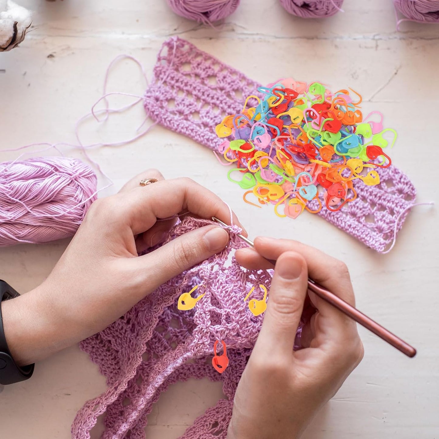 uxcell 400pcs Stitch Markers for Crocheting, Heart Shaped Crochet Marker Needle Clip Counter for Knitting Clothing Tag DIY Craft,Blue