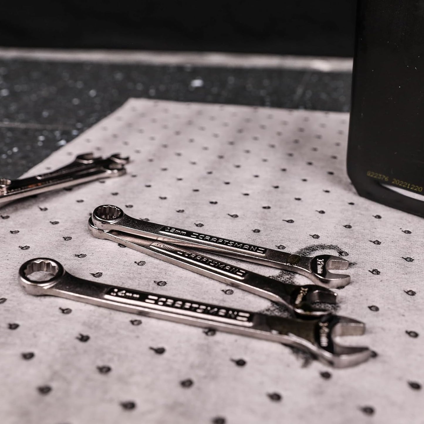 FlashDry - Universal Spill Absorbent Pads (100 Pads per Container) | 17.5” x 13.5” x 2mm Oil and All Purpose Premium Liquid Pads Packed in a Convenient Sturdy Dispensing Box (1)