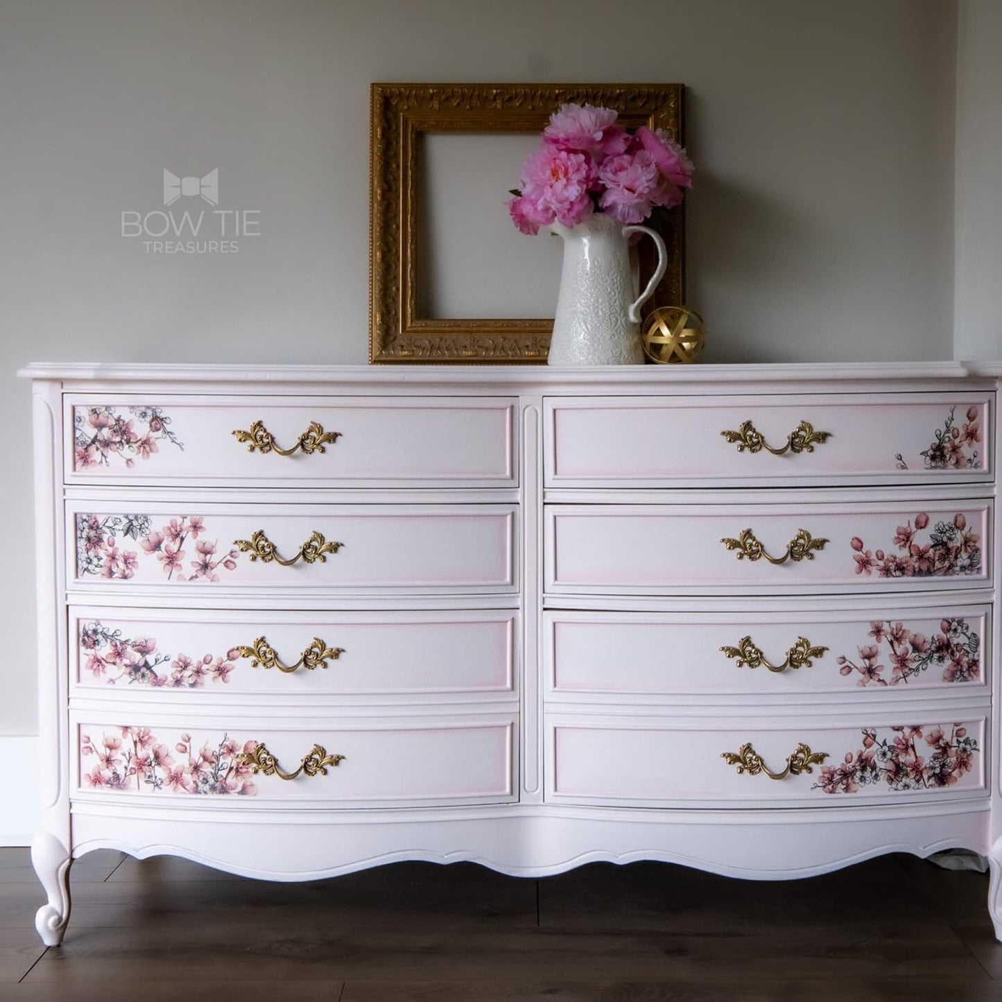 Dixie Belle Paint Company Chalk Finish Furniture Paint - Soft Pink (32oz) - Matte Dainty Pink Chic Chalk Mineral DIY Furniture Paint