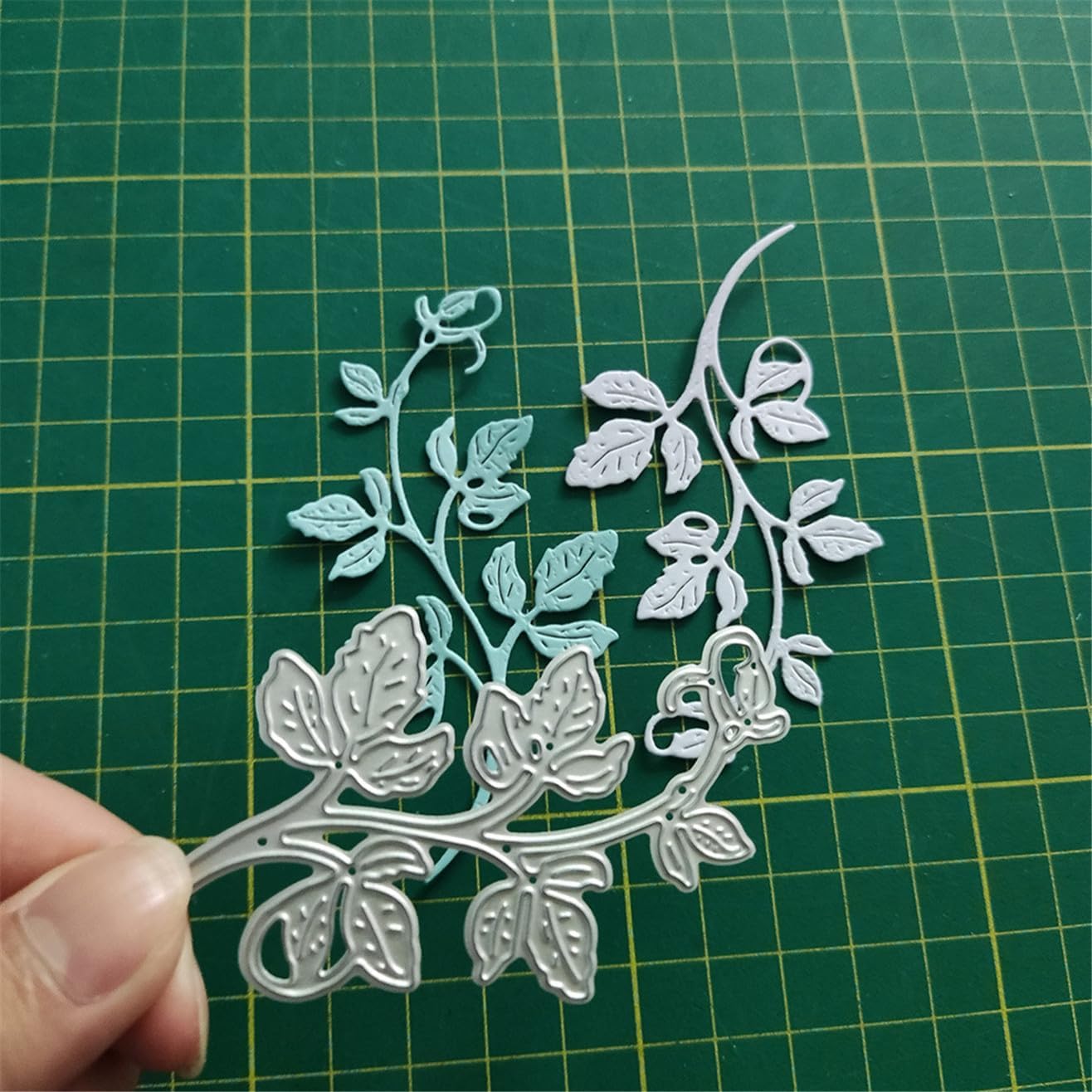 Cutting Dies Metal Stencils Scrapbooking Tools Flowers Lace Frame DIY Embossing Template for Paper Card Making Album Arts Crafts Supplies (A Flower Vine-8.8x5cm)