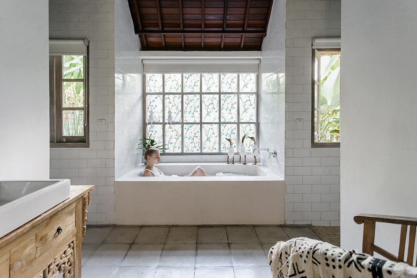 VSUDO Static Cling Decorative Window Privacy Film – Frosted Privacy Window Film with Jasmine Floral & Stained Glass Design, Adhesive-Free Tint for Home, Bathroom & Office (17.5" x 78.7")