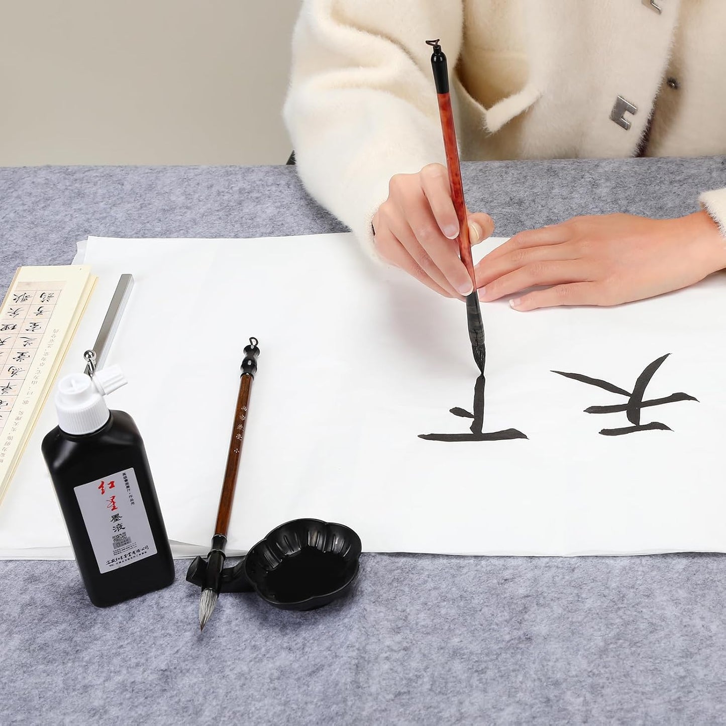 MEGREZ Chinese Calligraphy Brush Ink, Redstar Black Liquid Ink Sumi Ink for Writing & Drawing Practicing Japanese Calligraphy, Traditional Chinese Calligraphy Brush Ink, 15.8 OZ(450ml)/Bottle