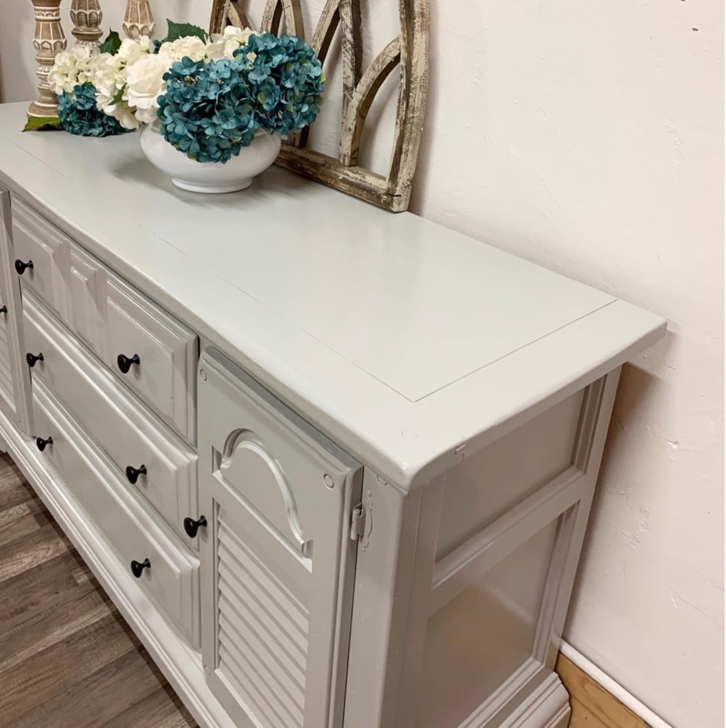 Dixie Belle Paint Company Chalk Finish Furniture Paint - Driftwood (16oz) - Matte Light Gray Chic Chalk Mineral DIY Furniture Paint