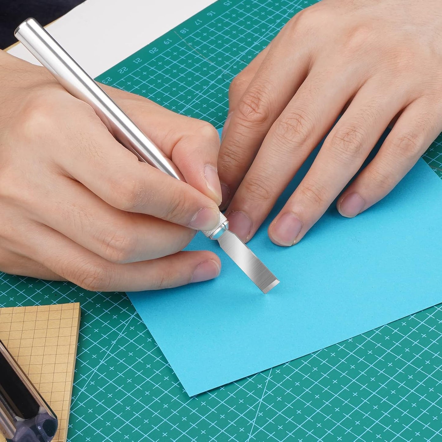 DIYSELF 150 Pack Exacto Knife Blades, #18 Hobby Knife Blade Refills with Storage Case, SK5 Carbon Steel Hobby Knives Replacement Blades, Sharp Exacto Blade for Craft, Stencil, Art (#18)