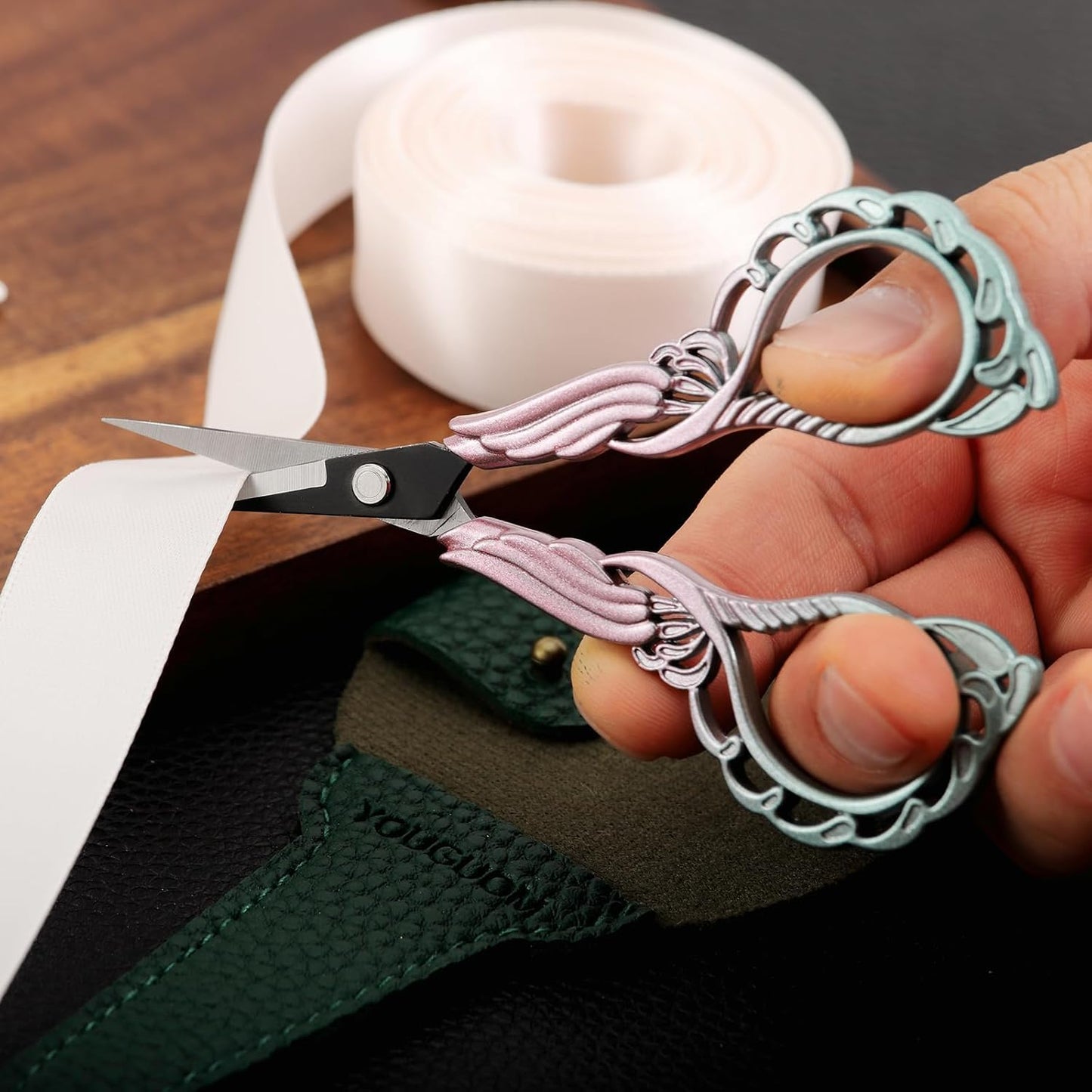 Sharp Detail Scissors with Case Embroidery Sewing Crafting Scissor for Needlework Threading Craft Artwork DIY Tools, Little Crocheting Shears Pink