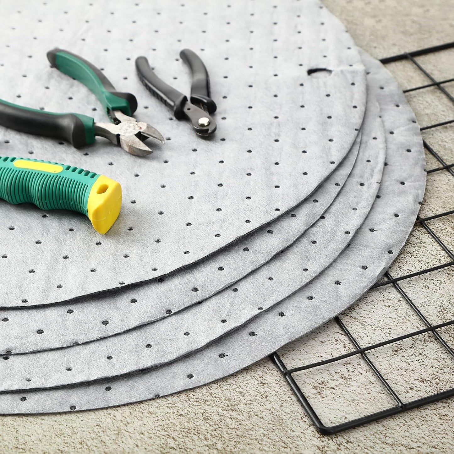 Frienda 25 Pcs Drum Top Absorbent Pads for 55 Gallon Drums Barrel Oil Absorbent Pads Mat 22 Inch Diameter Lid Oil Mat with Bungs 0.75 Inch Diameter and 2 Inch Diameter, Gray