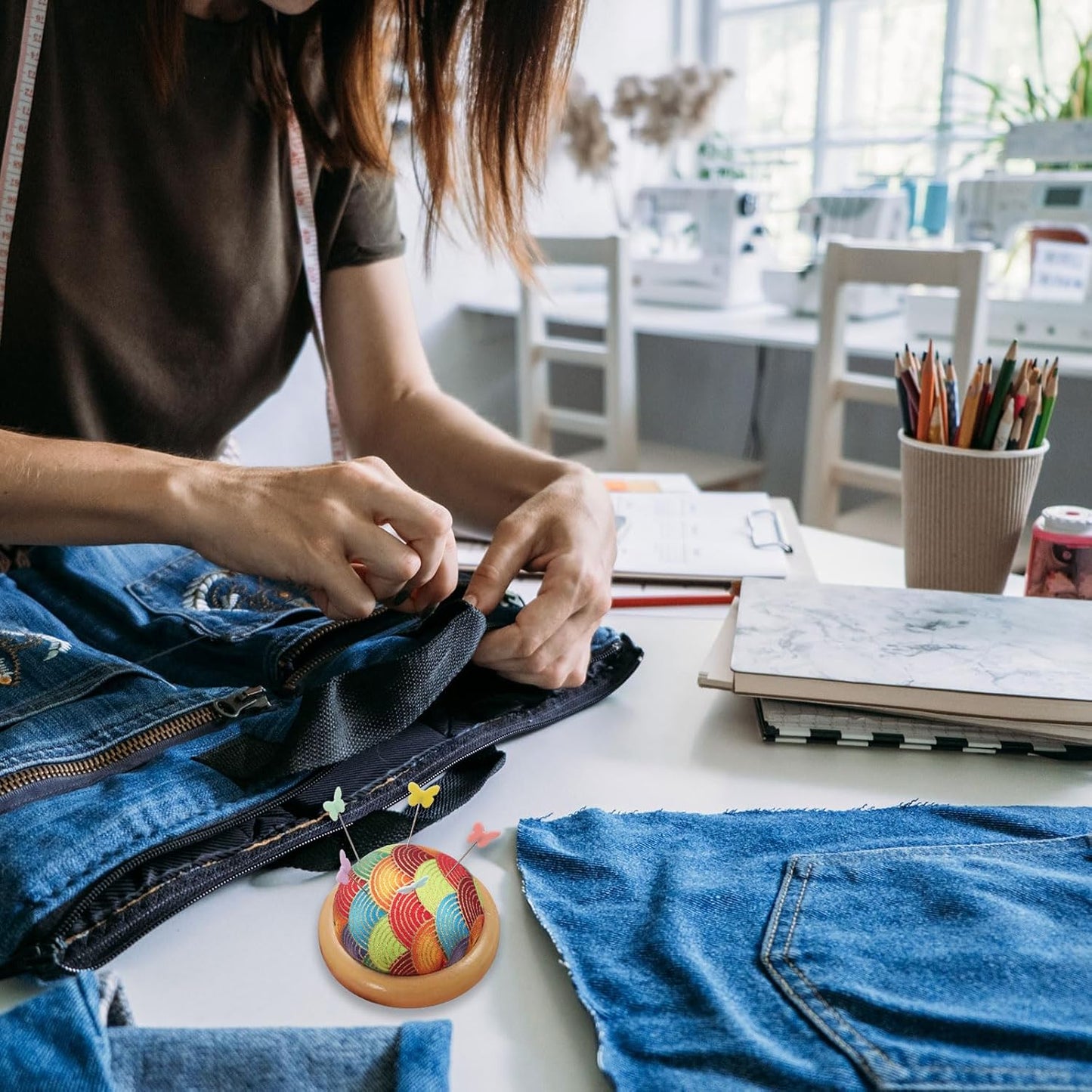 HARFINGTON Pin Cushion Wooden Base Japanese Style Round Pincushion Needle Holder for Sewing Quilting Needlework DIY Crafts, White Floral Style