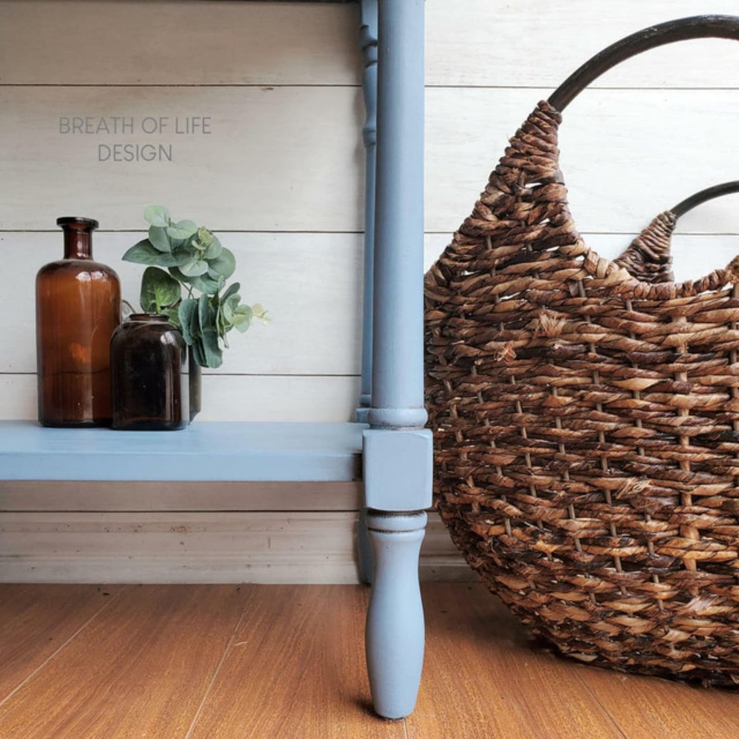 Dixie Belle Paint Company Chalk Finish Furniture Paint - Dusty Blue (32oz) - Matte Faded Denim Chic Chalk Mineral DIY Furniture Paint