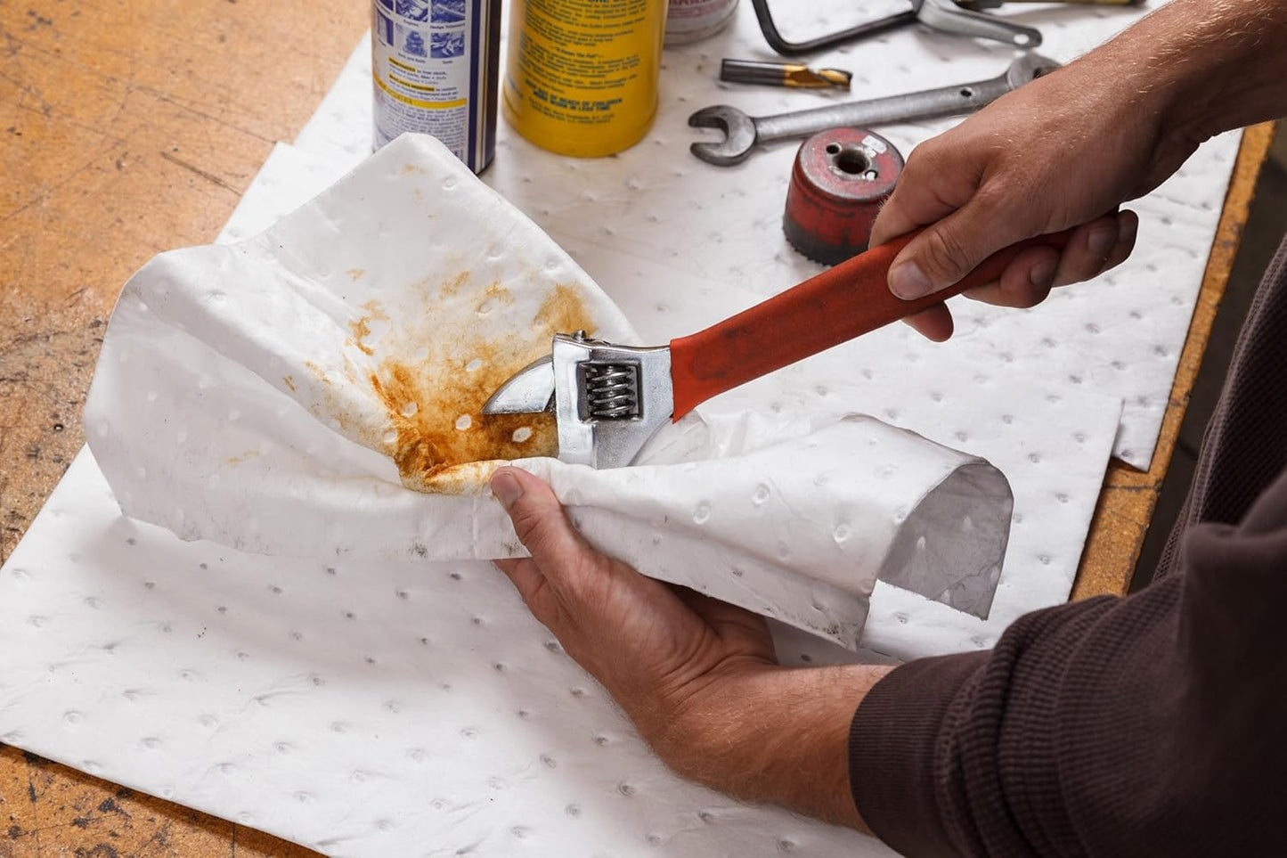 Brady SPC BPO100 15" x 17" Heavy Weight Economical Oil Only Absorbent Pads - 100 ct