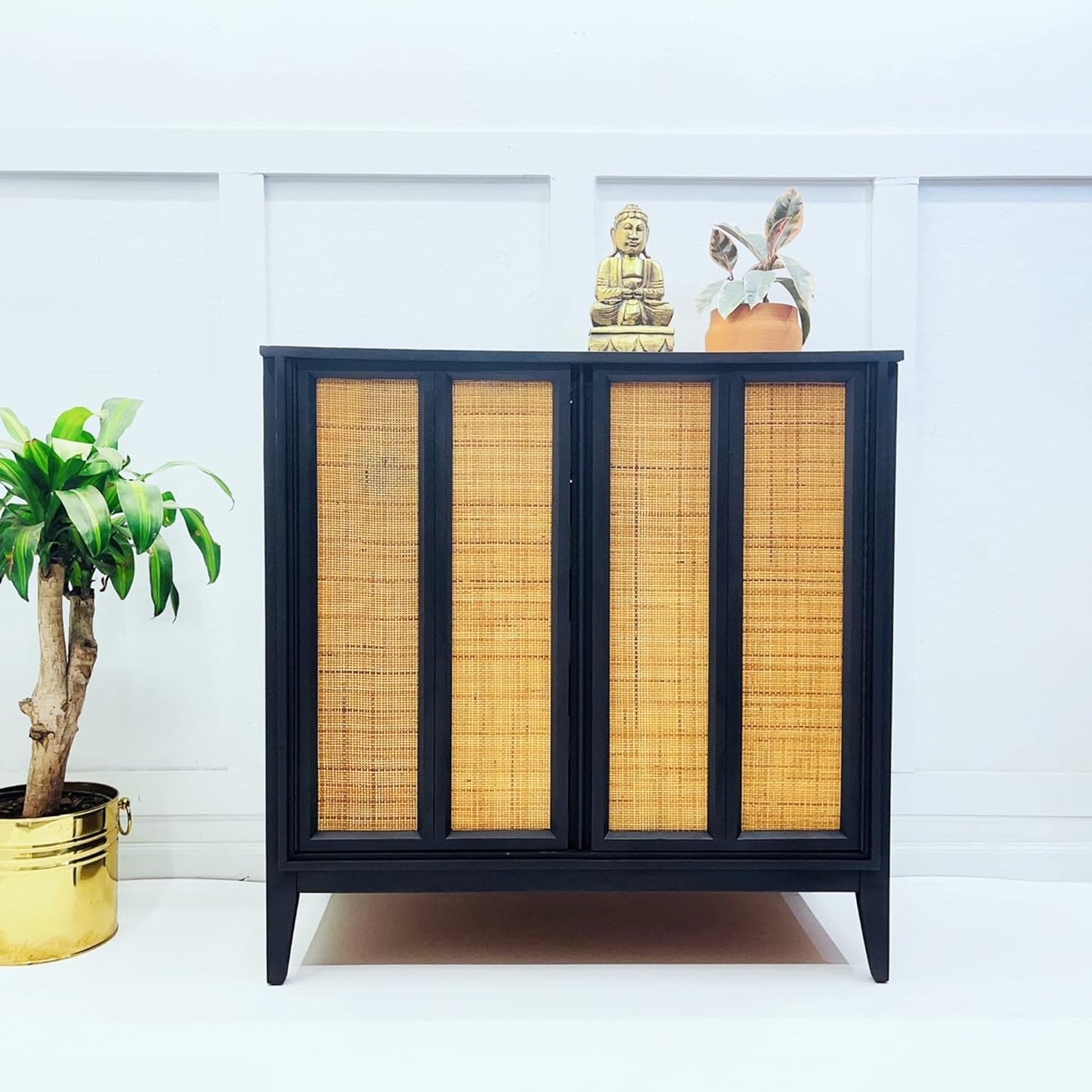 Dixie Belle Paint Company Chalk Finish Furniture Paint - Midnight Sky (8oz) - Matte Blue Black Chic Chalk Mineral DIY Furniture Paint