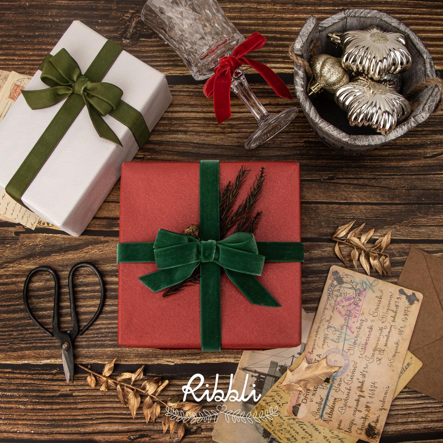 Ribbli Polyester Forest Green Velvet Ribbon,5/8 Inches Continuous10-Yard Spool,Christmas Ribbon for Gift Wrapping,Floral Bouquets, Home Decor