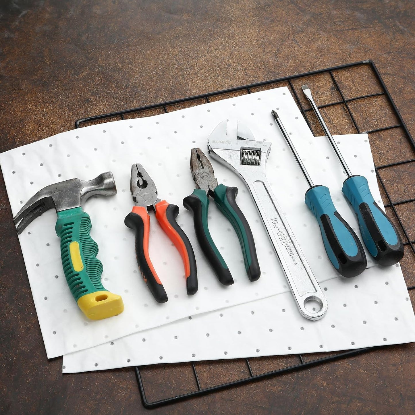 Hoolerry Oil Absorbent Pads Weight Dimpled Pad Garage Accessories Water Absorbent Mat Oil Spill Mat for Absorbing Protecting Home Garage Basement (100 Pcs,White,15 x 19.7 Inch)