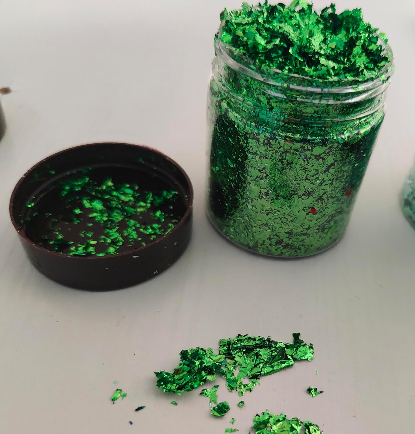 Gilding Flakes,Gold Foil Flakes for Resin,Blue Red Purple Pink Metallic Foil Flakes for Resin Jewelry Making,Nails,Painting Art,Crafts and Slime (Green)