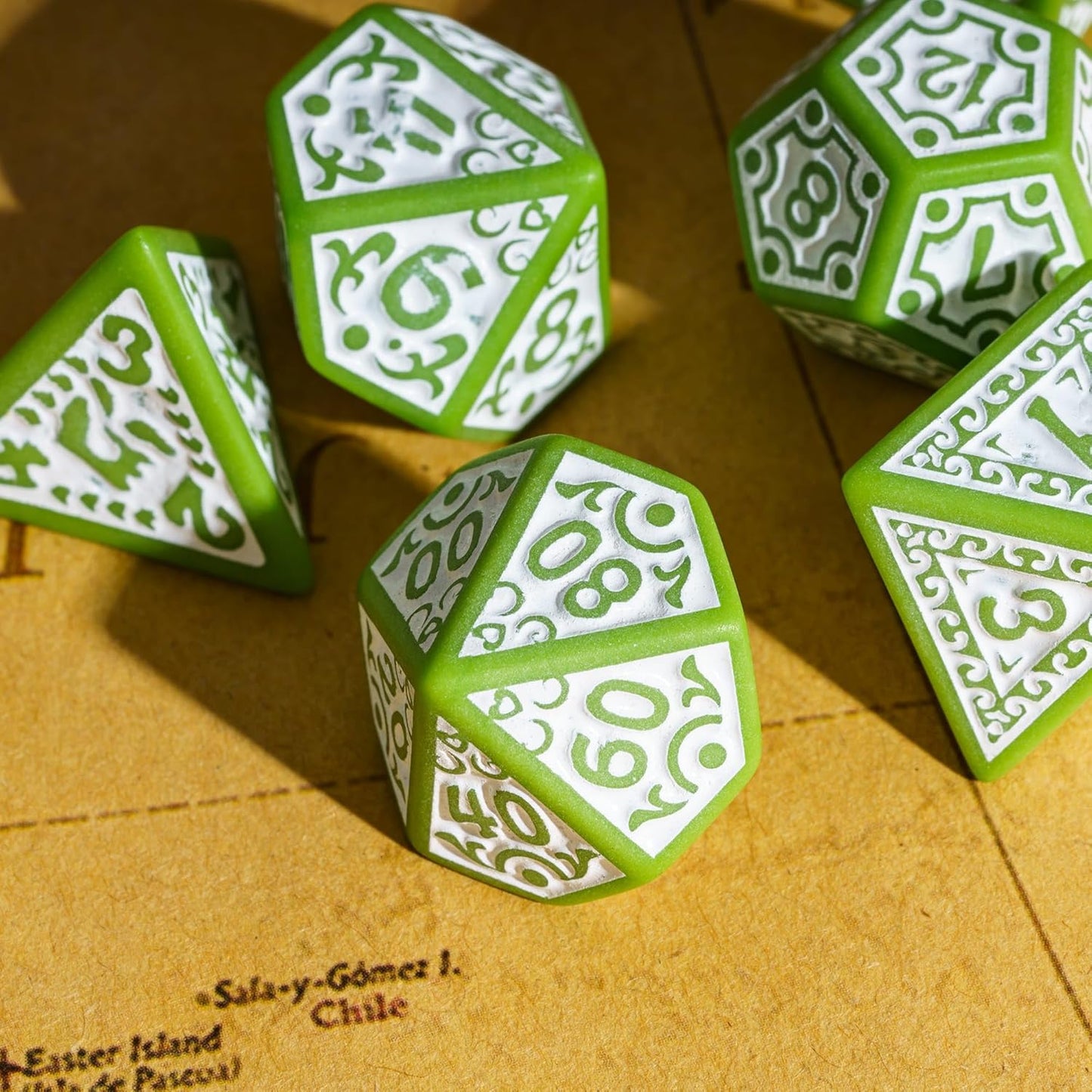 7-Die DND Dice Set New Pattern Polyhedral Dice Set with Leather Bag D&D Die for RPG Table Games(Green White)