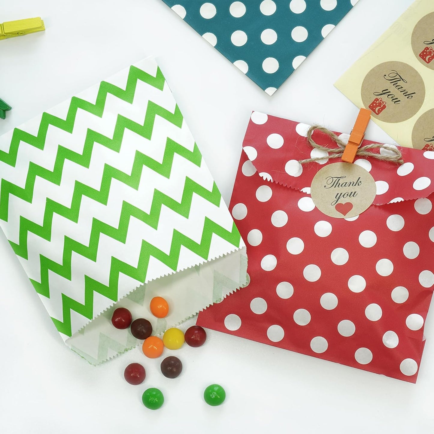 KEYYOOMY 200 Pcs Yellow Candy Buffet Bags Small Cookie Bags Polka Dot Paper Treat Bag for Wedding Birthday Party (5 inch x 7 inch)