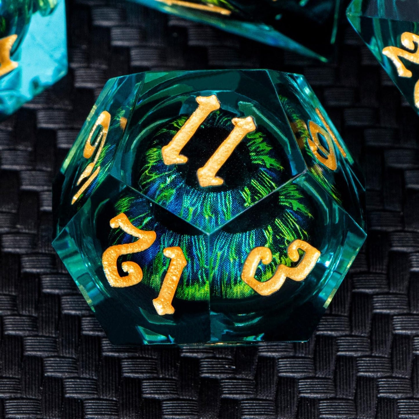 ARUOHHA DND Resin Dice Dragon Eye Dice Liquid Core Red Sharp Edged Dice Set with Gift Box, Polyhedral D and D Dice Set Role Playing Game D20 D12 D10 D8 D6 D4